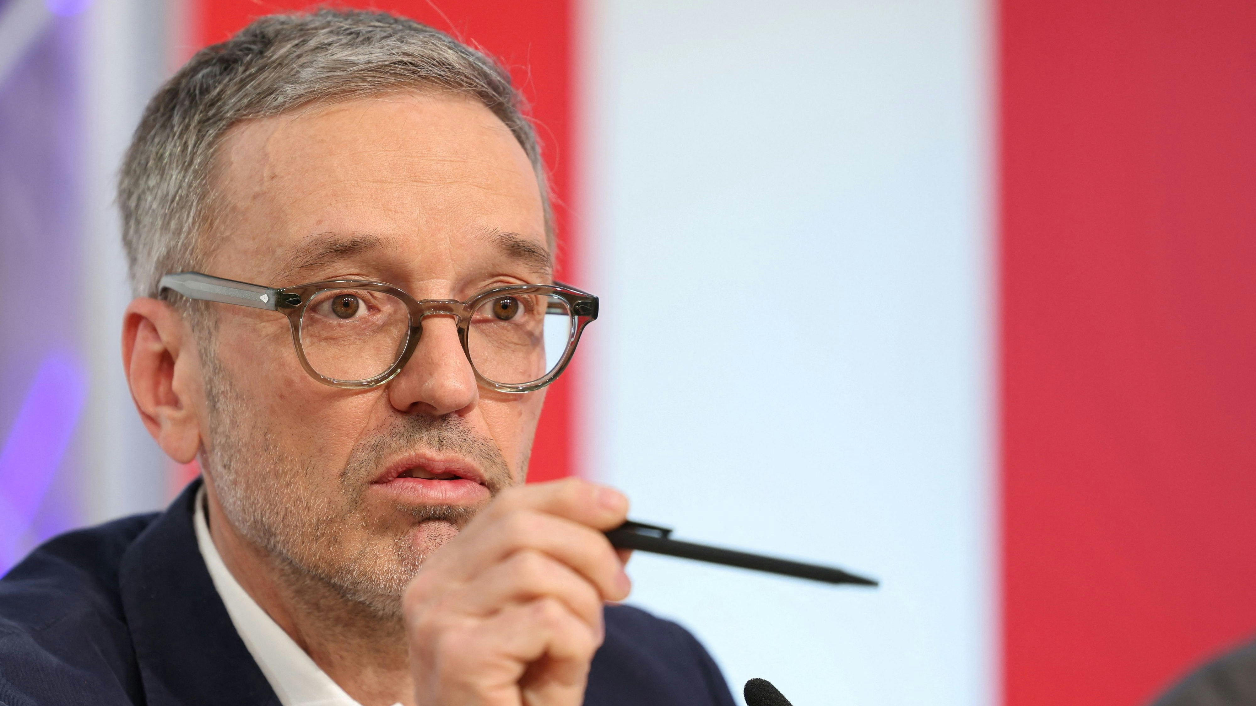 Heute.at - Kickl lässt aufhorchen: Unsere Kinder geben wir nicht