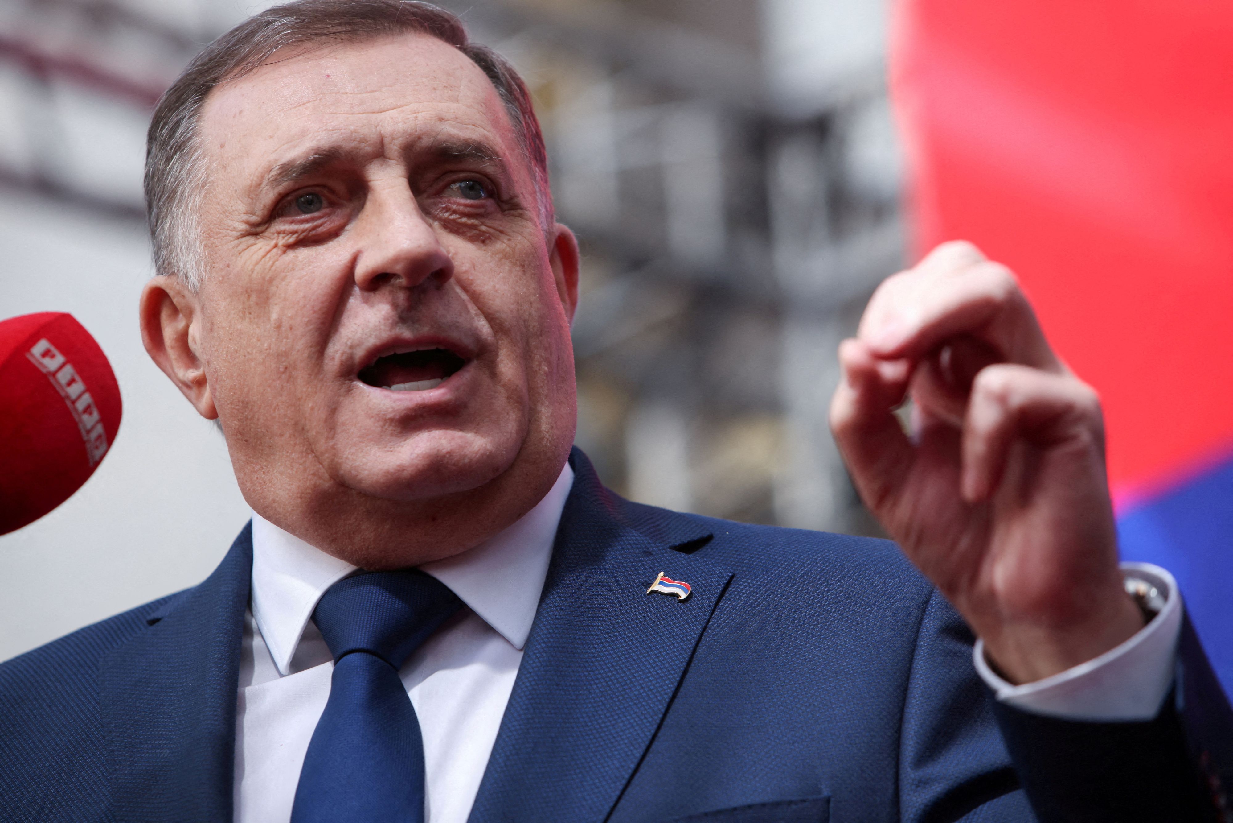 Dodik wurde Anfang August von der Zentralen Wahlkommission Bosnien-Herzegowinas vorläufig als Präsident der Republika Srpska abgesetzt.