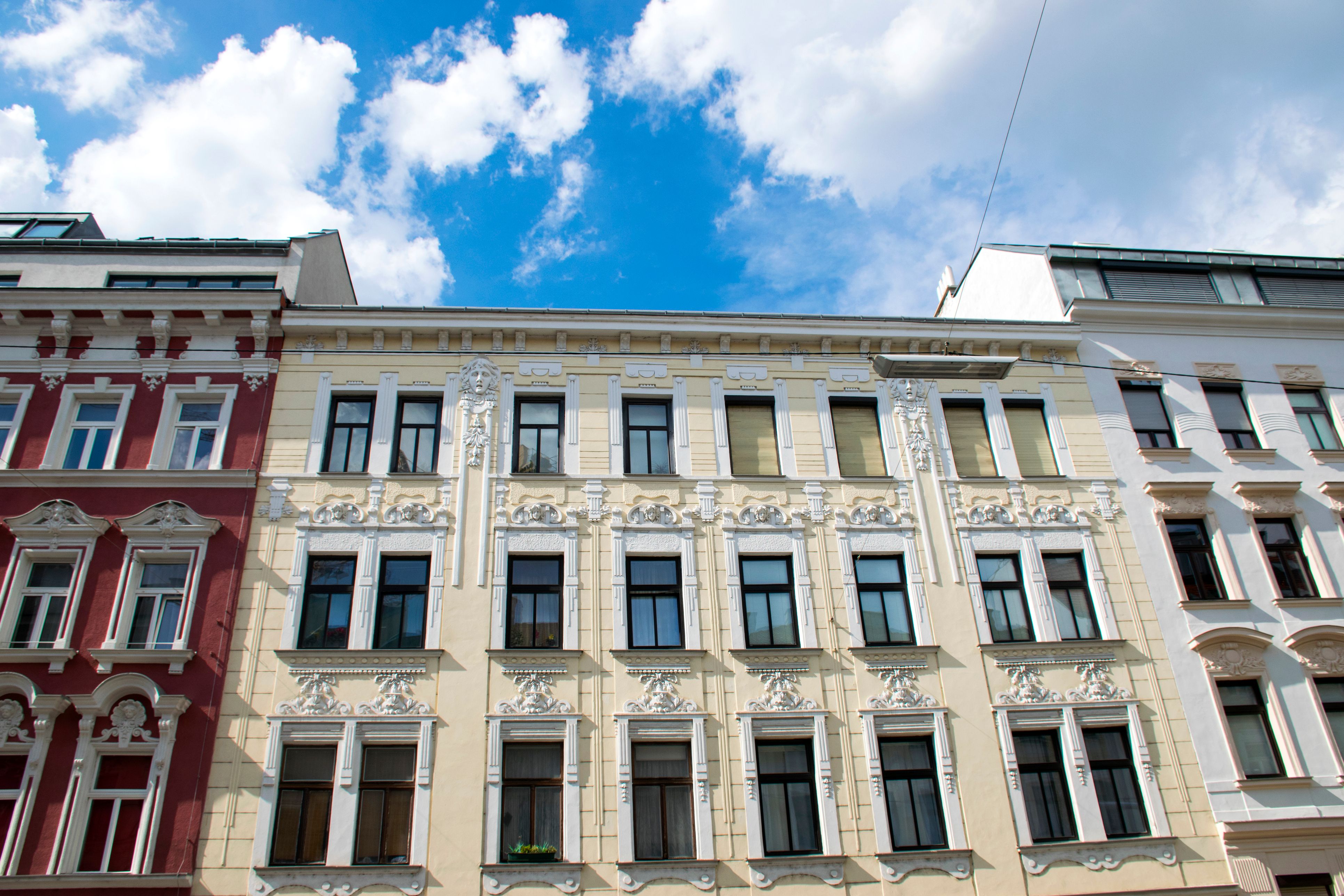 In einer echten Altbauwohnung nächtigen, dürfte auch für viele ESC-Touristen seinen Reiz haben.