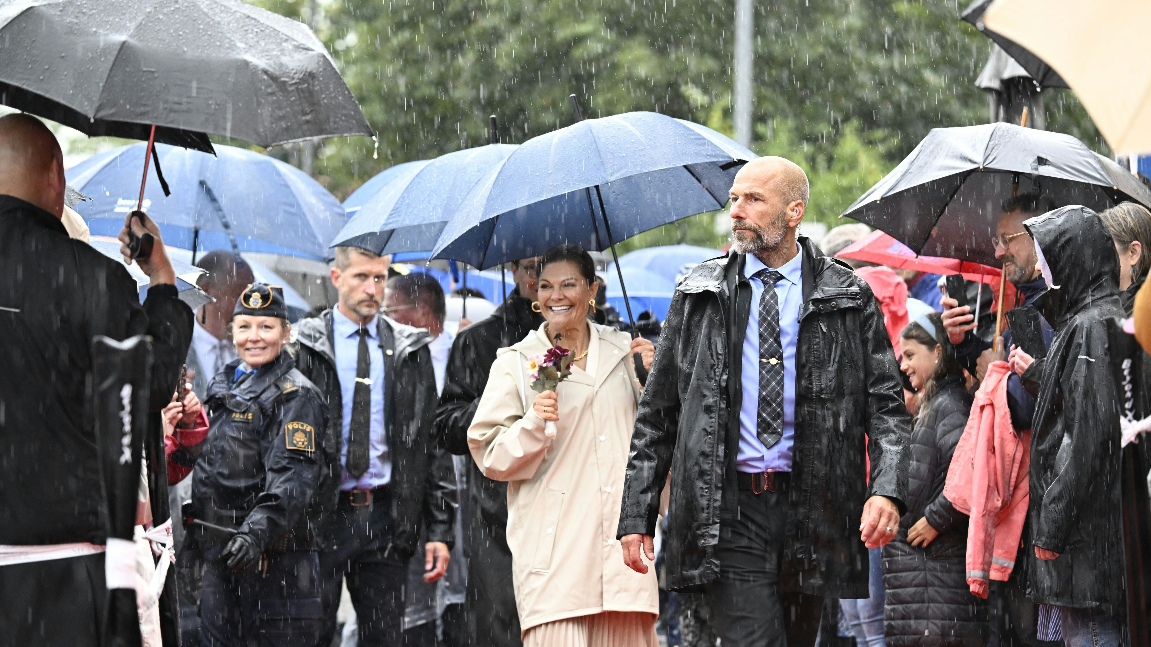 Die gute Laune verbreitete sie dann auch bei den Beamten.