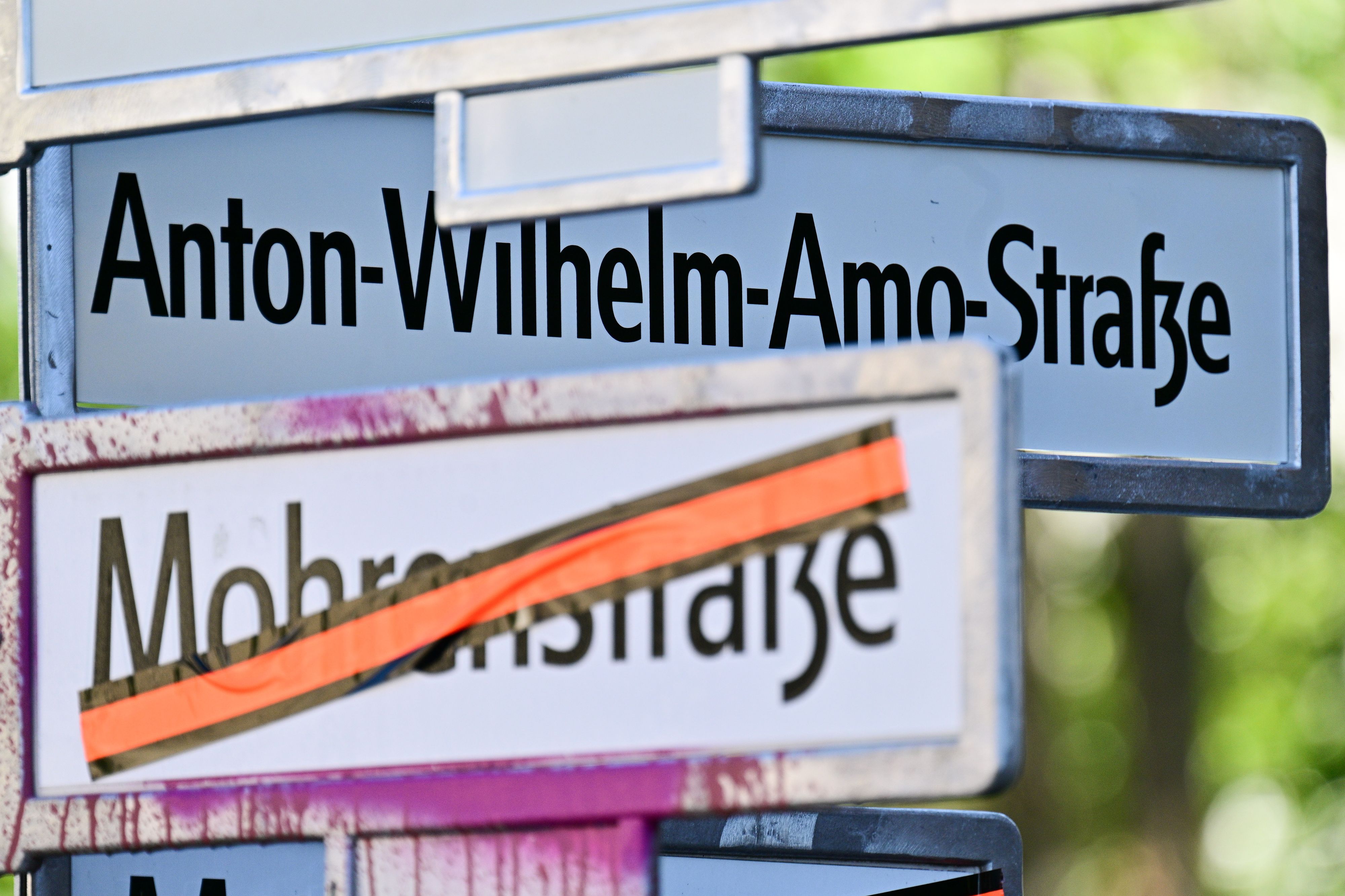 Die Mohrenstraße im Berliner Bezirk Mitte heißt ab sofort Anton-Wilhelm-Amo-Straße.