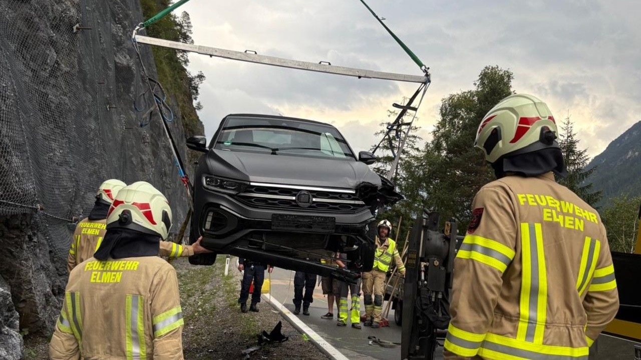 Heute.at - Motorradfahrer schlittert in Gegenverkehr – sofort tot