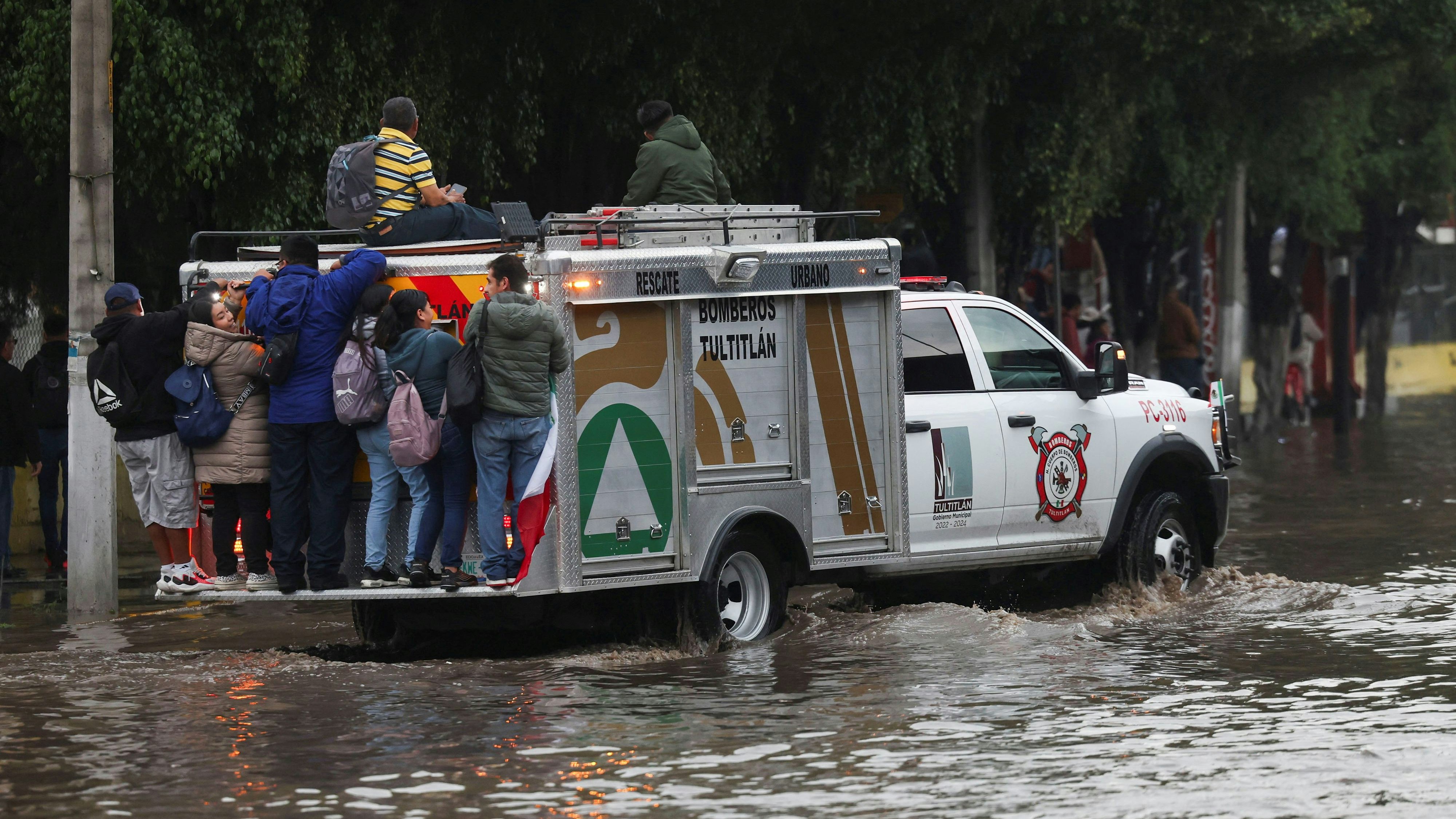 Heute.at - Heftige Überschwemmungen in Mexiko fordert zwei Tote