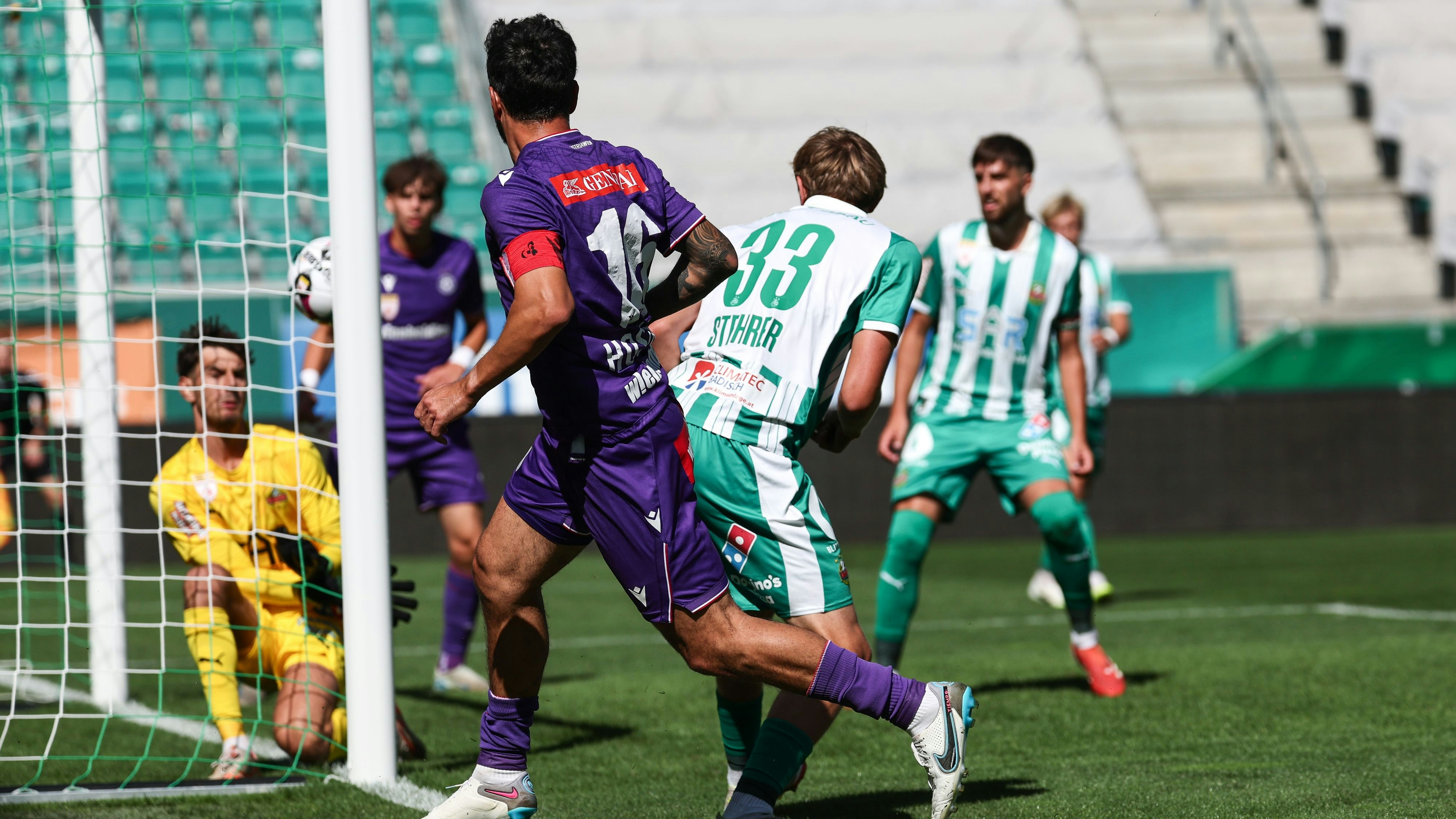 Hosiner trifft aus spitzem Winkel zum 1:0.