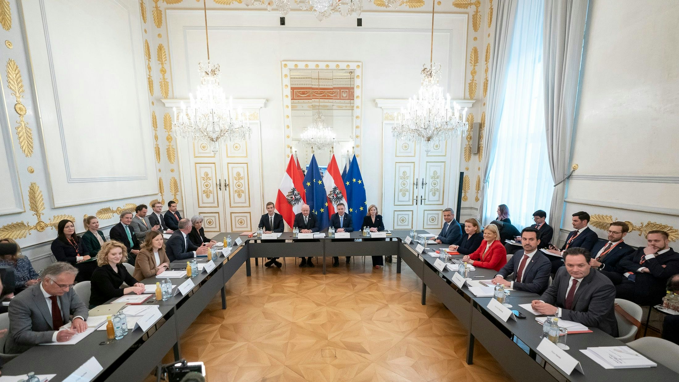 Heute.at - Regierung will bei Klausur Wirtschafts-Paket schnüren