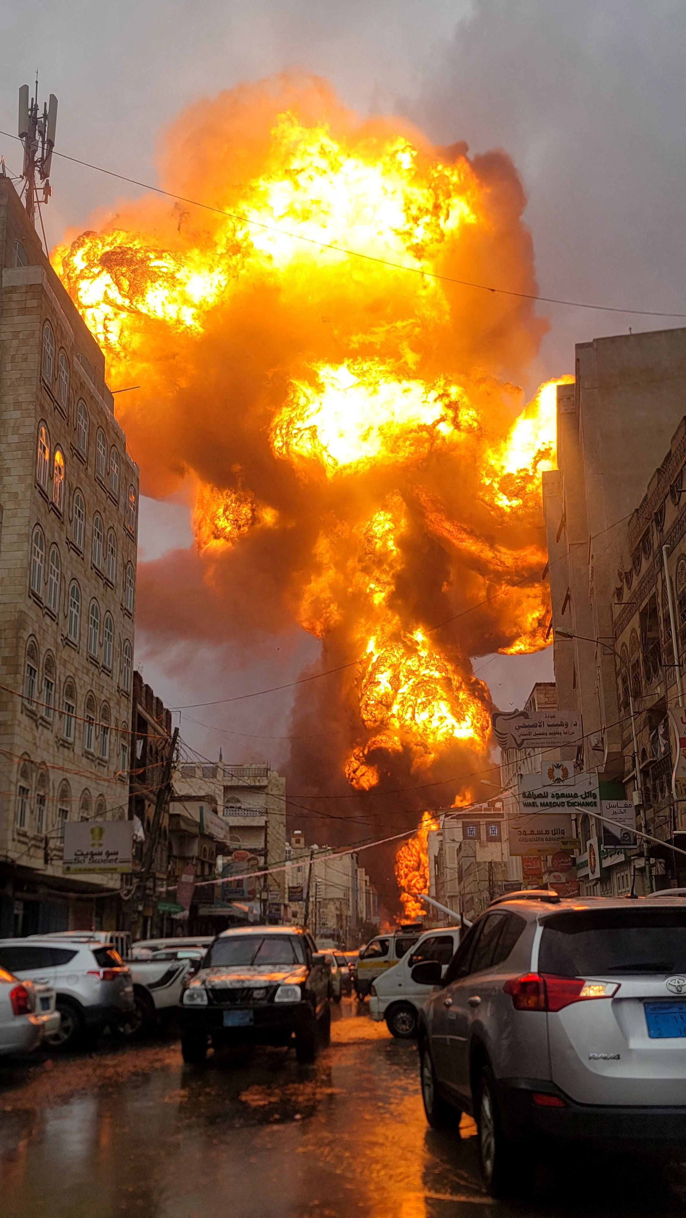 Die israelische Luftwaffe hat einen massiven Angriff gegen mutmassliche Ziele der Huthi-Miliz im Jemen geflogen.