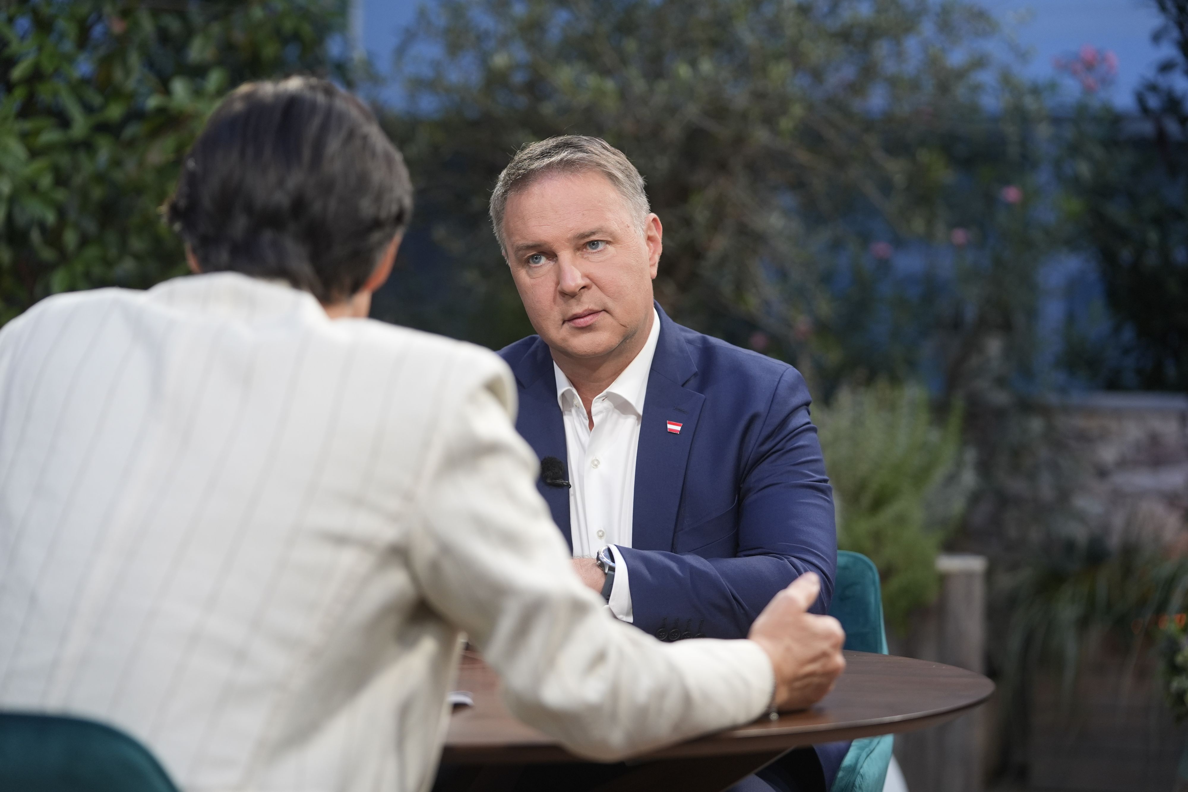 SPÖ-Chef und Vizekanzler Andreas Babler im ORF-Sommergespräch mit Moderator Klaus Webhofer.