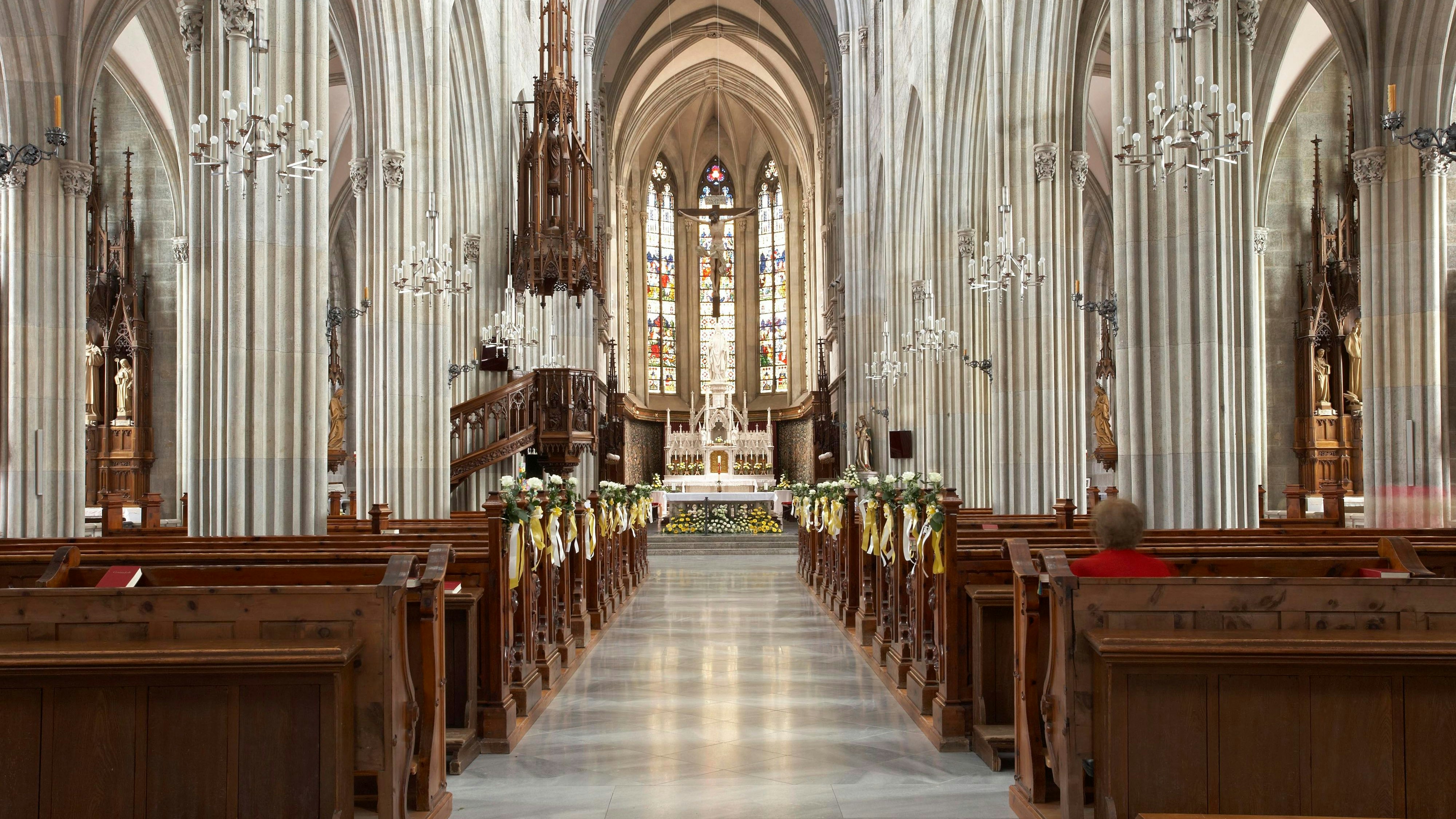 Heute.at - Korpulenter Riese prügelt auf Ordensschwester ein