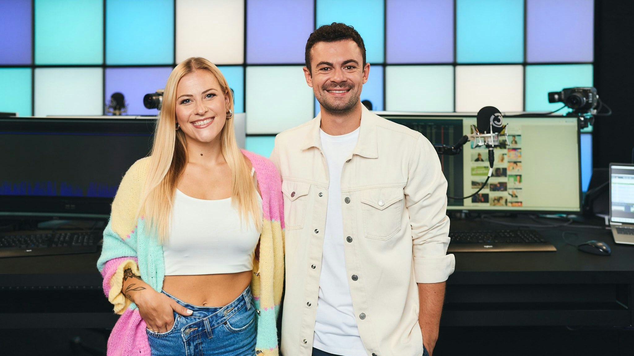 <strong>Philipp Bergsmann und Anna Kratki</strong> moderieren gemeinsam den Ö3-Wecker.