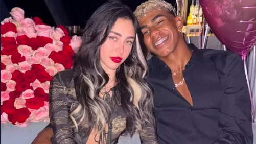 Heute.at - Yamal (18) macht Beziehung zu Sängerin (25) öffentlich