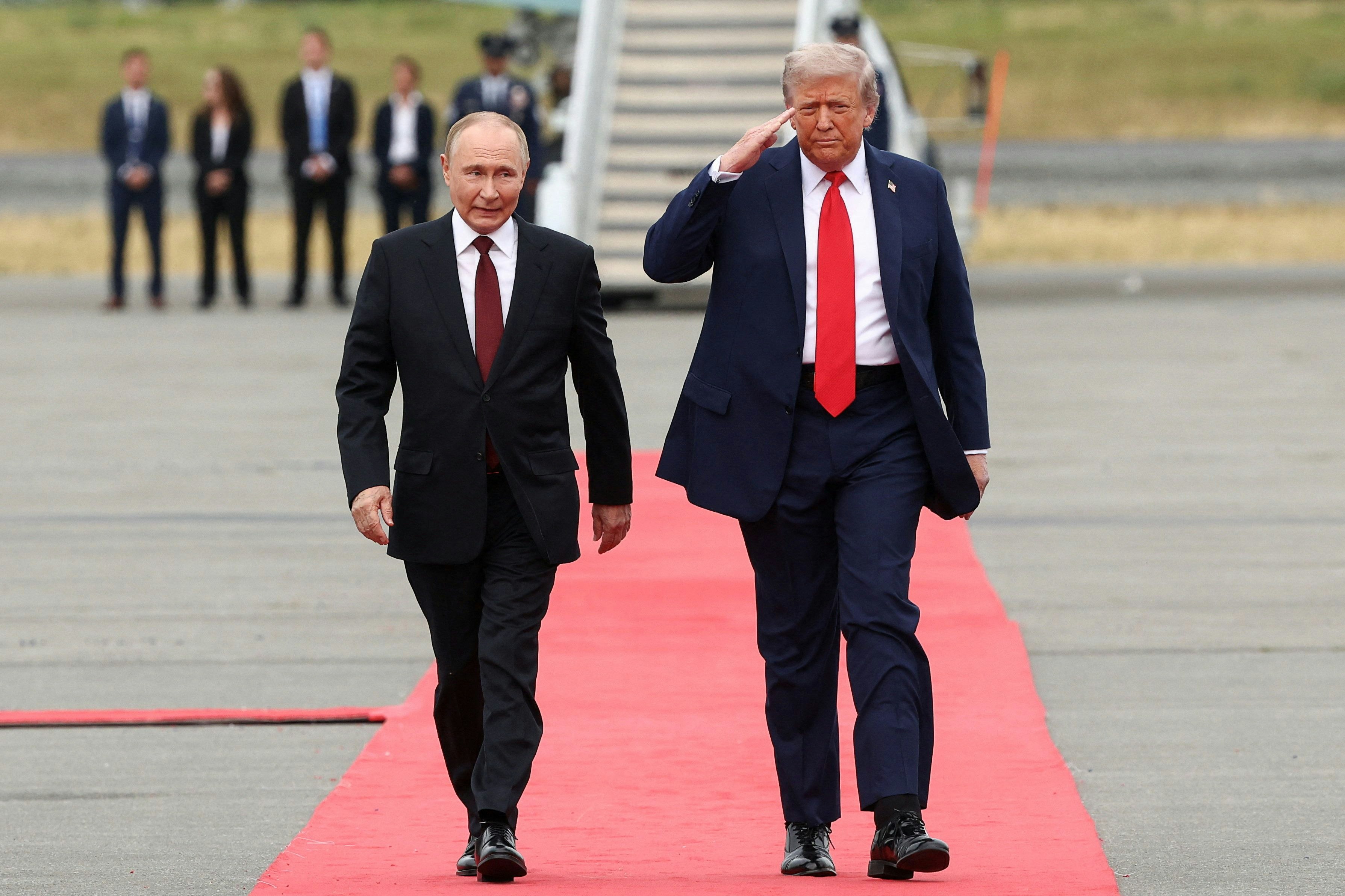 US-Präsident Donald Trump und sein russischer Amtskollege Wladimir Putin bei ihrem Treffen in Anchorage, Alaska