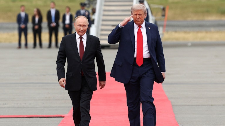 Russlands Wirtschaft beginnt langsam zu schwächeln, aber Europa sorgt dafür, dass sie nicht in die Knie geht Die EU gab heuer 1 Milliarde Euro mehr für Flüssiggas-Importe aus Moskau aus. Geld-Expertin Monika Rosen über die Hintergründe.