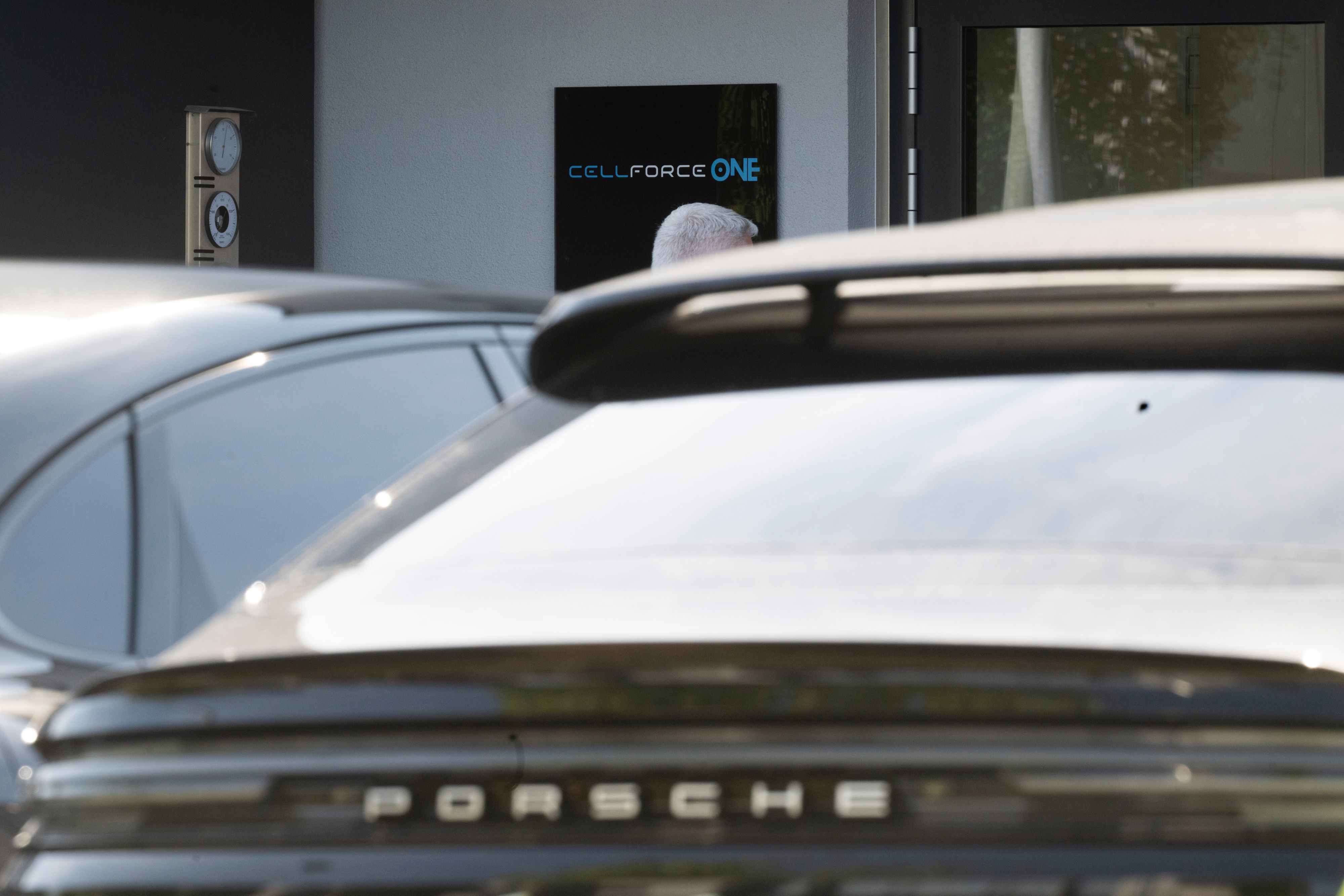 Porsche stoppt die Produktion von E-Autobatterien.