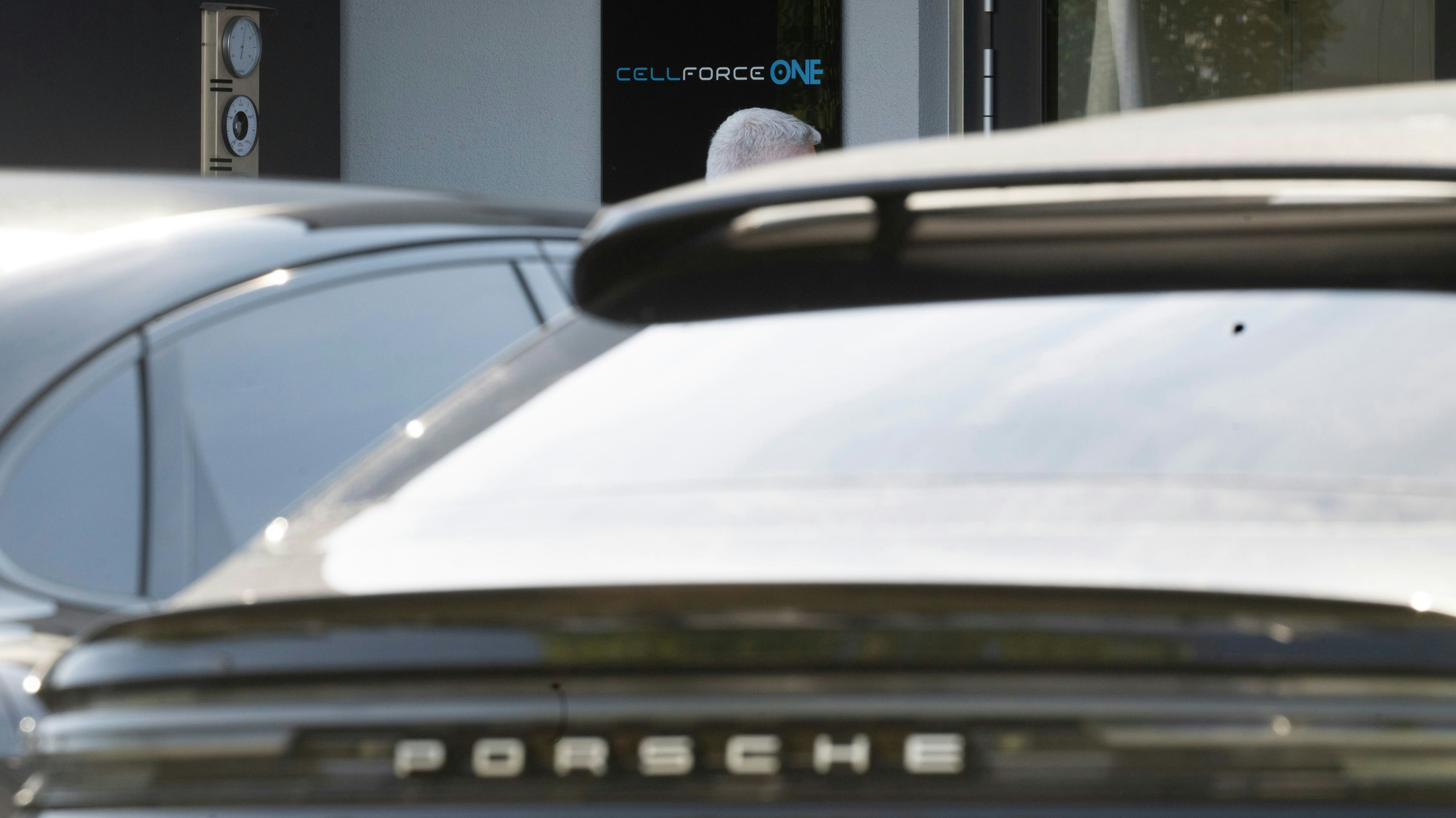 Heute.at - Porsche stoppt Batterie-Produktion für E-Autos