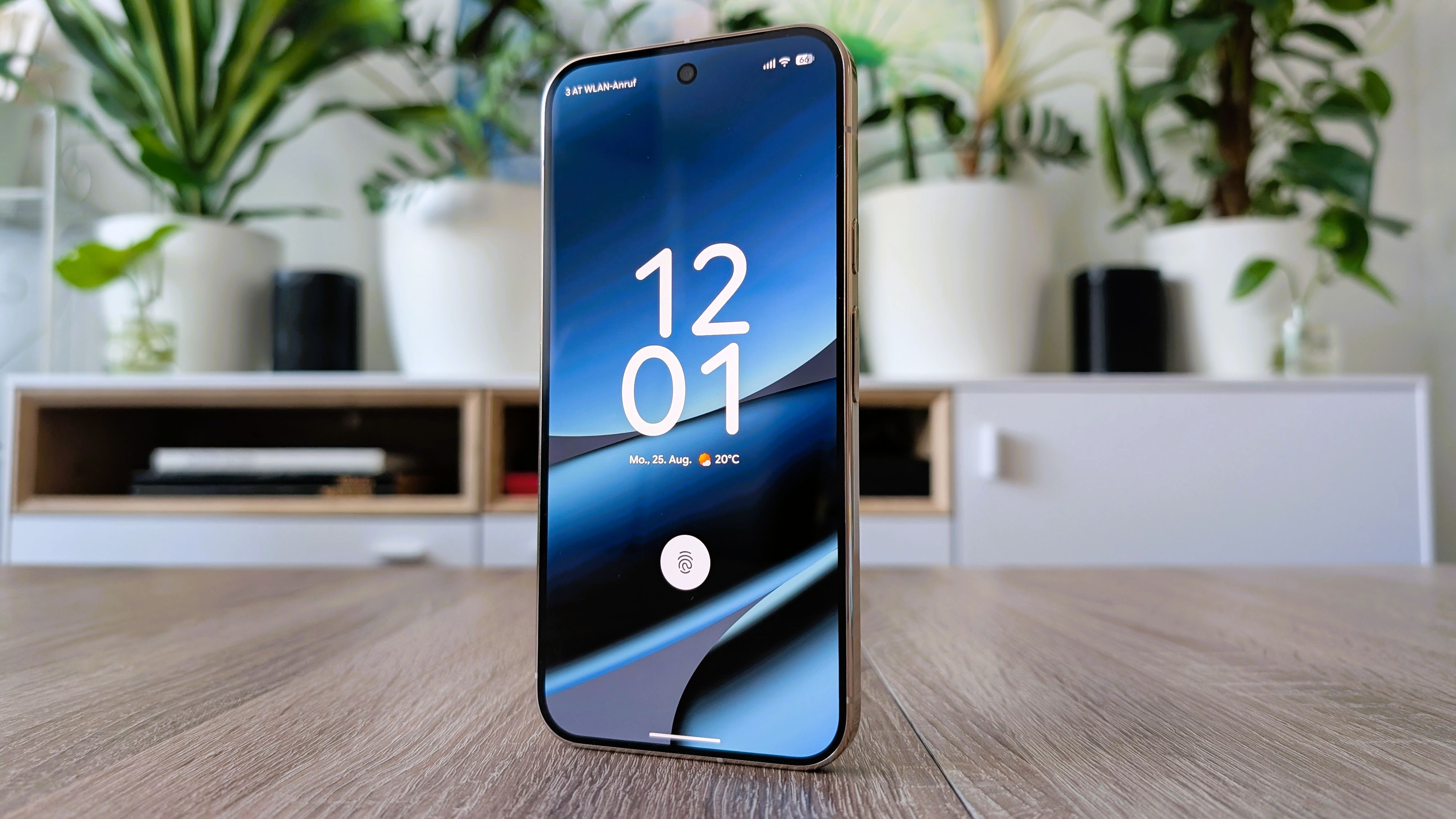 Das 6,8 Zoll große LTPO-OLED-Display ist eines der größten Highlights des Pixel 10 Pro XL.