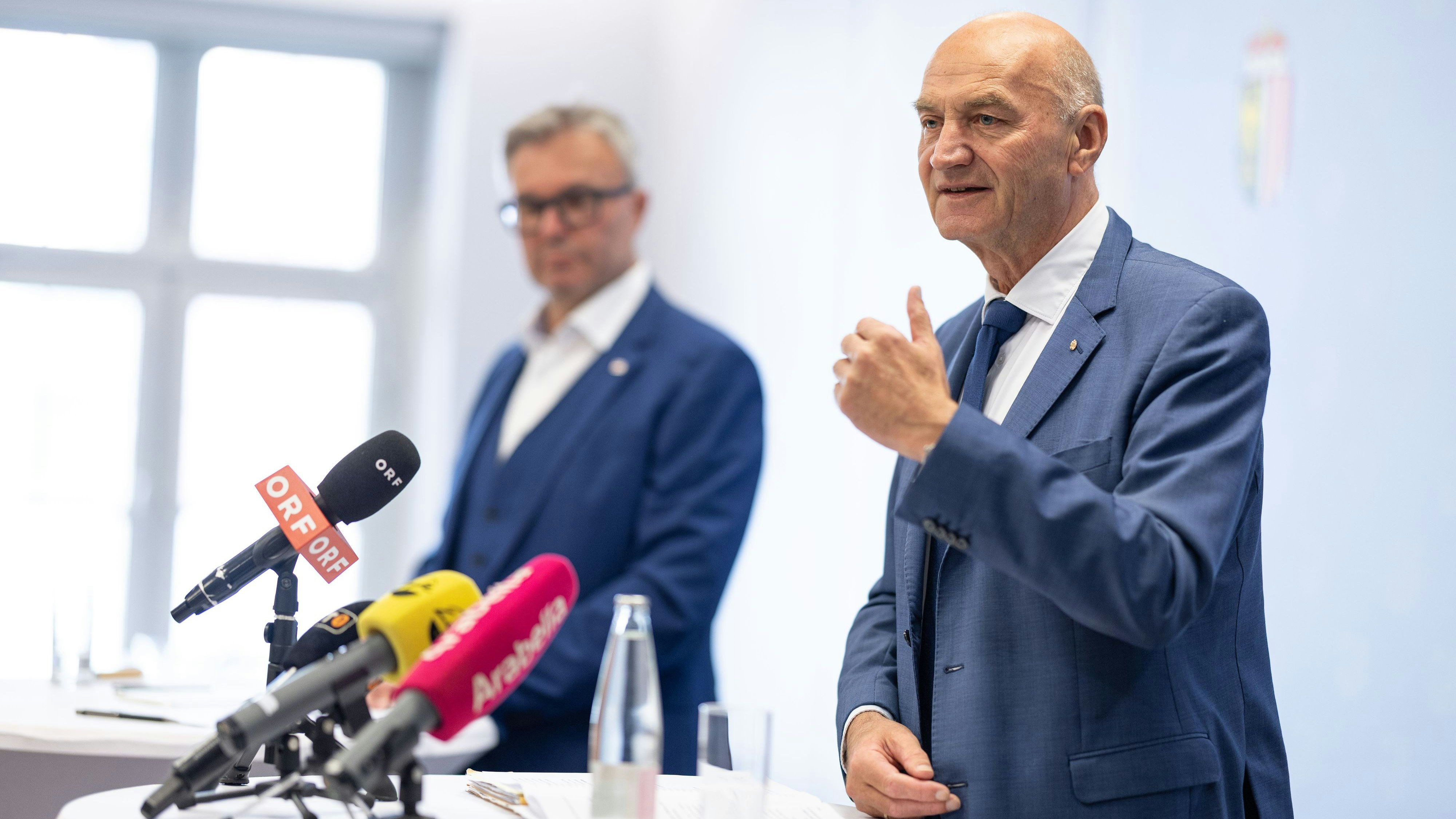 VP-Landesrat Christian Dörfel (rechts) präsentierte gemeinsam mit Rotkreuz-Landesgeschäftsleiter-Stv. Thomas Märzinger das neue Maßnahmenpaket.