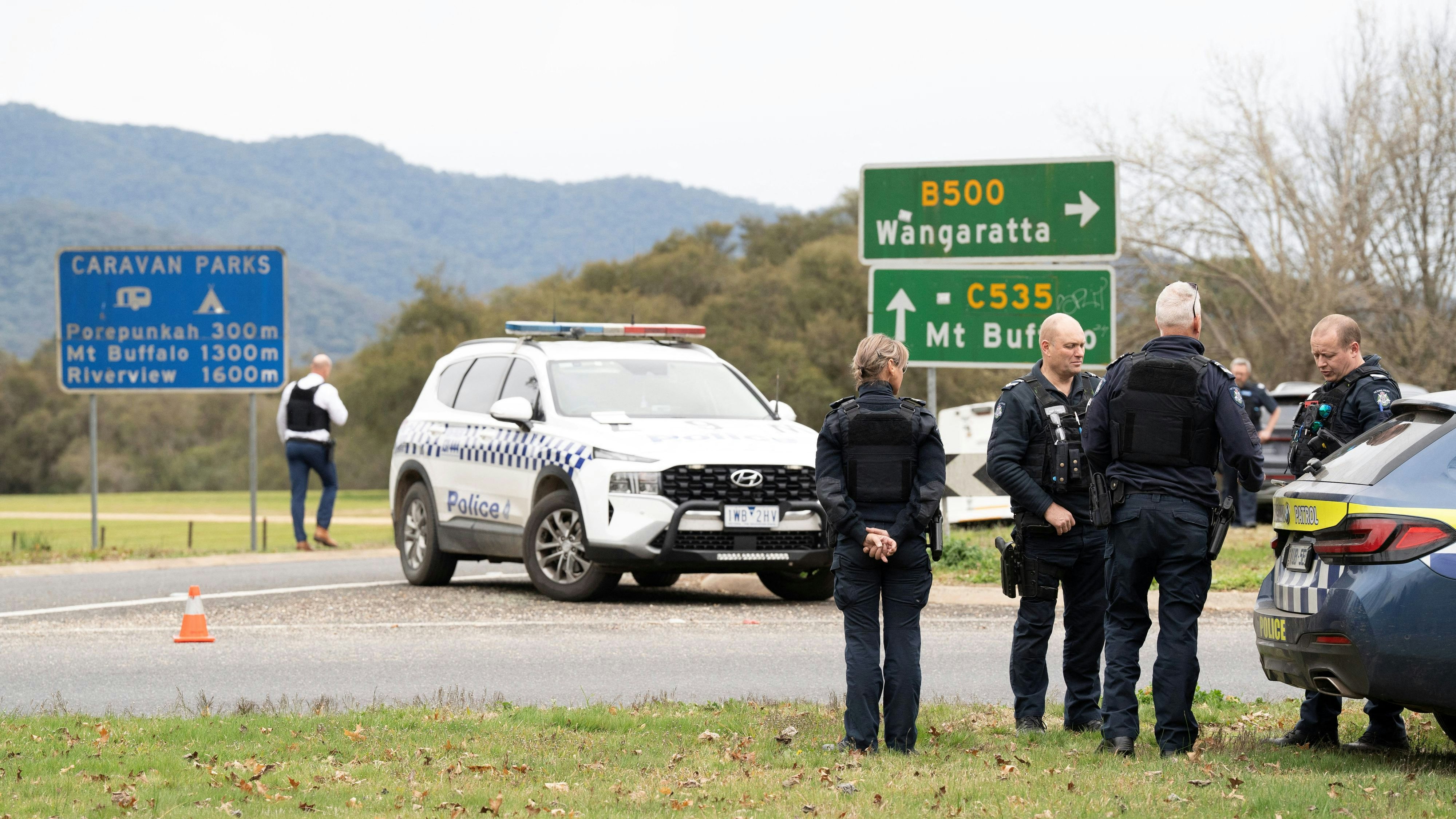 Victorian Police stand at the scene of a shooting in Porepunkah, Victoria, Australia, August 26, 2025. Parts of a rural town, including a primary school, have been placed into lockdown after two police officers were reportedly shot dead and a third critically injured. AAP/Simon Dallinger via REUTERS    ATTENTION EDITORS - THIS IMAGE WAS PROVIDED BY A THIRD PARTY. NO RESALES. NO ARCHIVE. AUSTRALIA OUT. NEW ZEALAND OUT. NO COMMERCIAL OR EDITORIAL SALES IN NEW ZEALAND. NO COMMERCIAL OR EDITORIAL SALES IN AUSTRALIA.