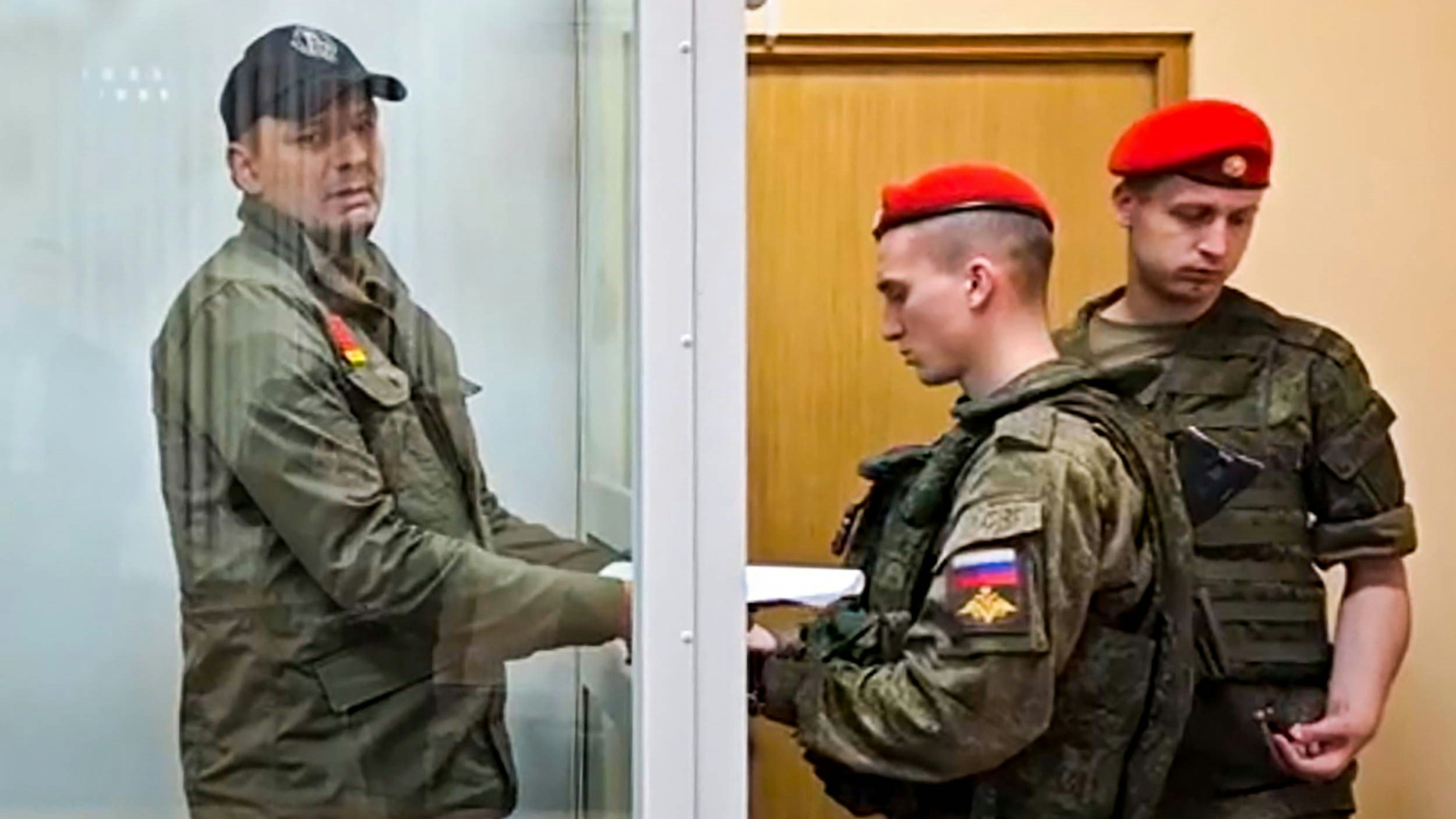 Heute.at - Für Geld und Ruhm! Putin-Soldaten schießen sich selbst an