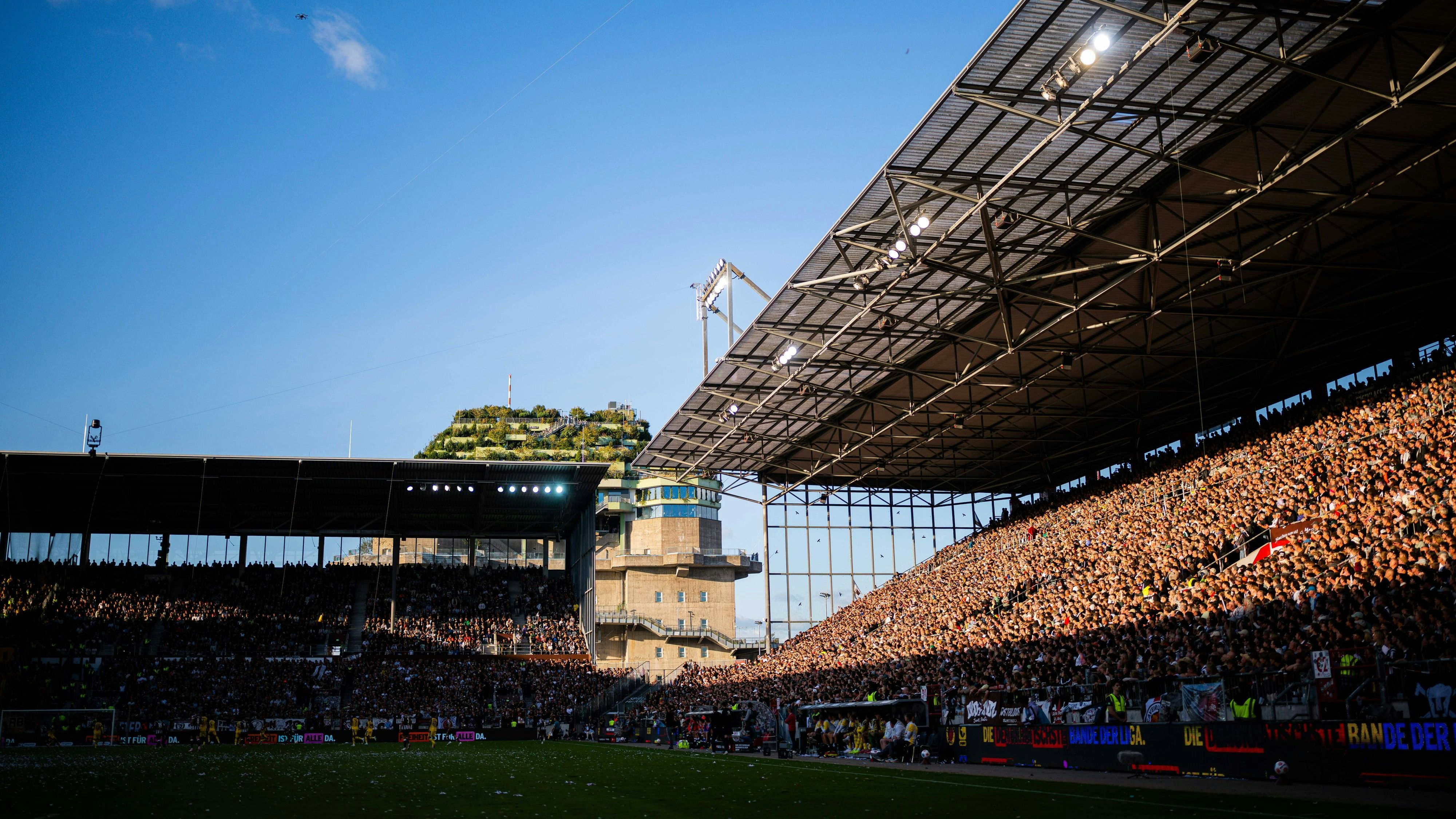 Heute.at - Tragödie nach Dortmund-Spiel! Fan stirbt in Spital