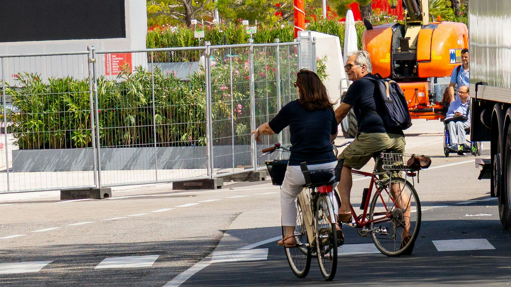 Sportlich: Martina und Werner Faymann sind mit dem Rad im Urlaub unterwegs.