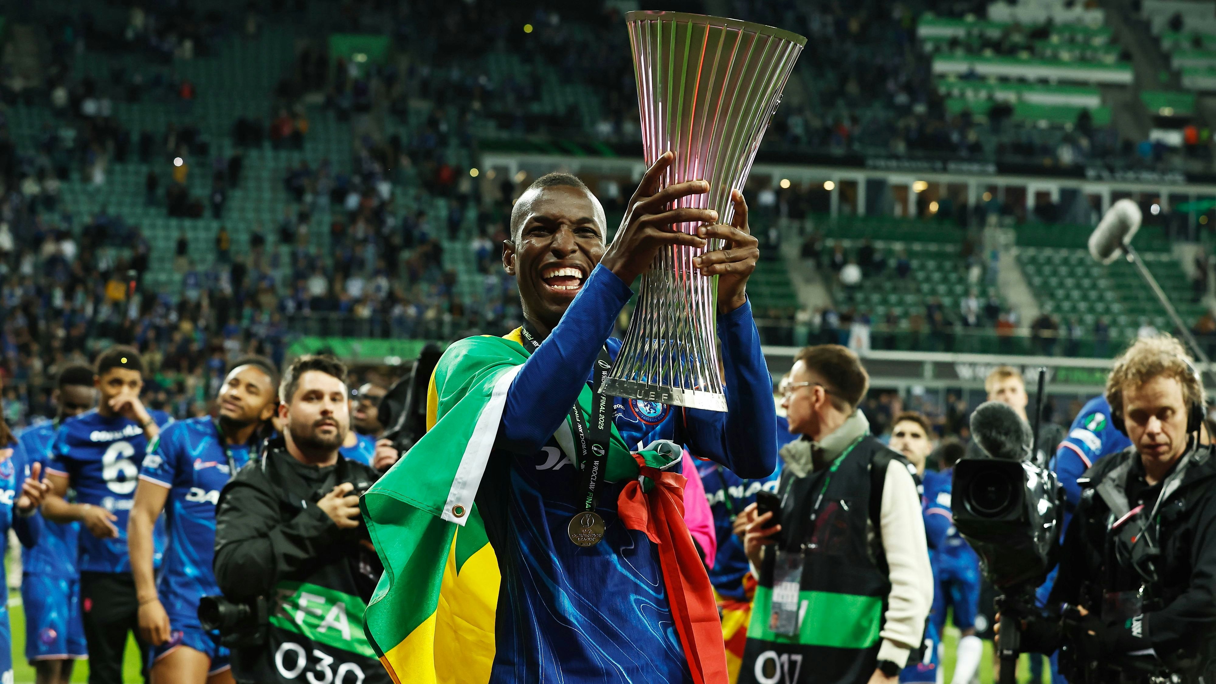 Nicolas Jackson soll kurz vor einer Leihe zu Bayern München stehen. 