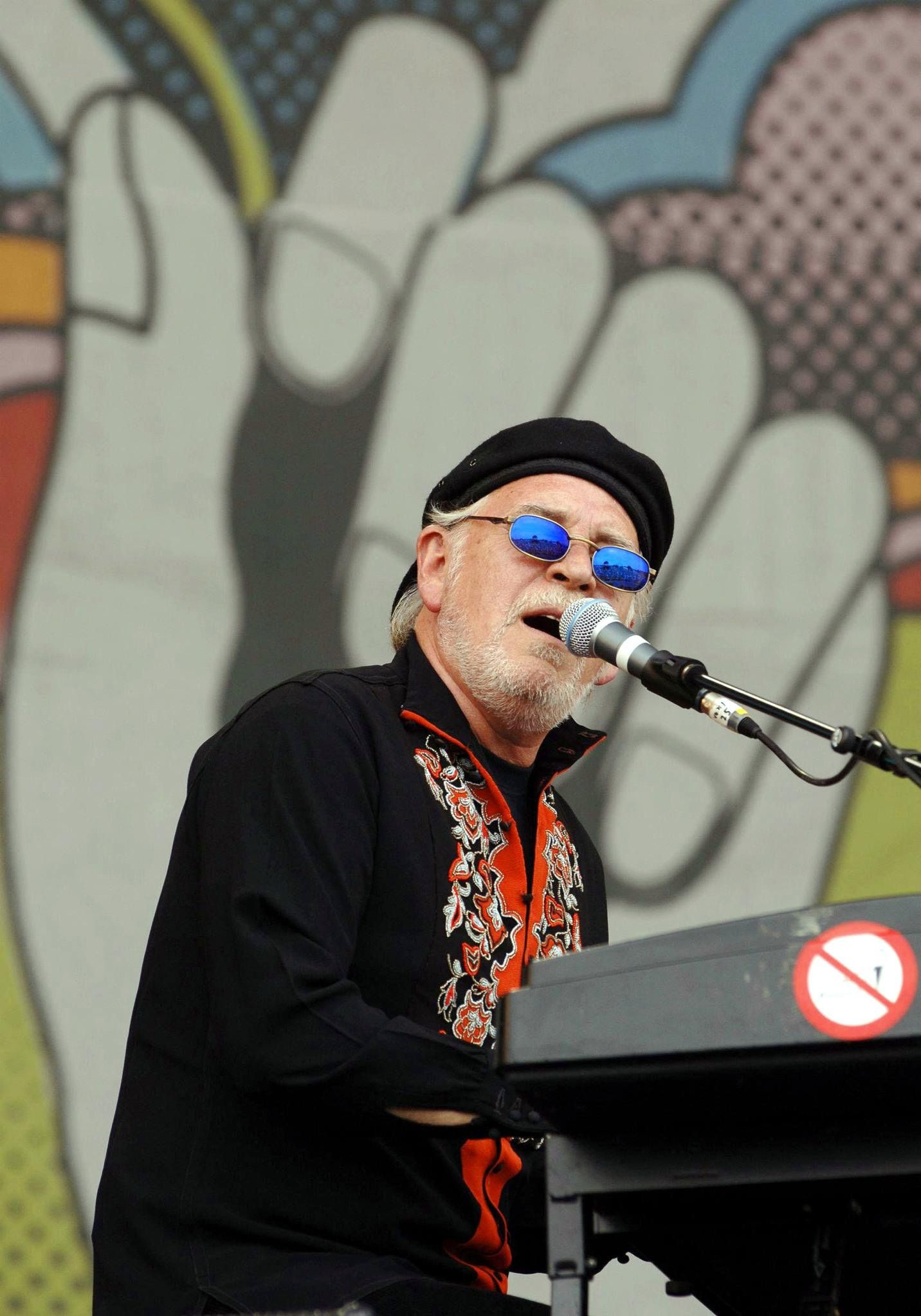 <strong>Gary Brooker</strong>, Sänger der legendären <strong>Procul Harum</strong> während des Auftrittes der Band am Isle of Wight Festival 2006.