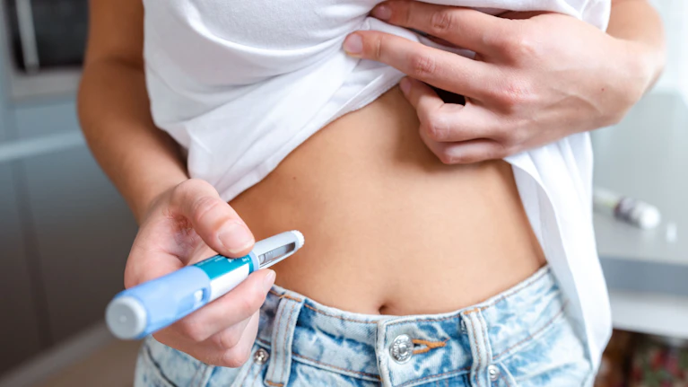 Ozempic war erst der Anfang. Ein neues Abnehmmedikament beeindruckt in klinischen Tests mit Rekordergebnissen von bis zu 28 Prozent Gewichtsverlust. Der neue Wirkstoff namens Retatrutide setzt dafür an drei verschiedenen Rezeptoren an. Die Fakten.