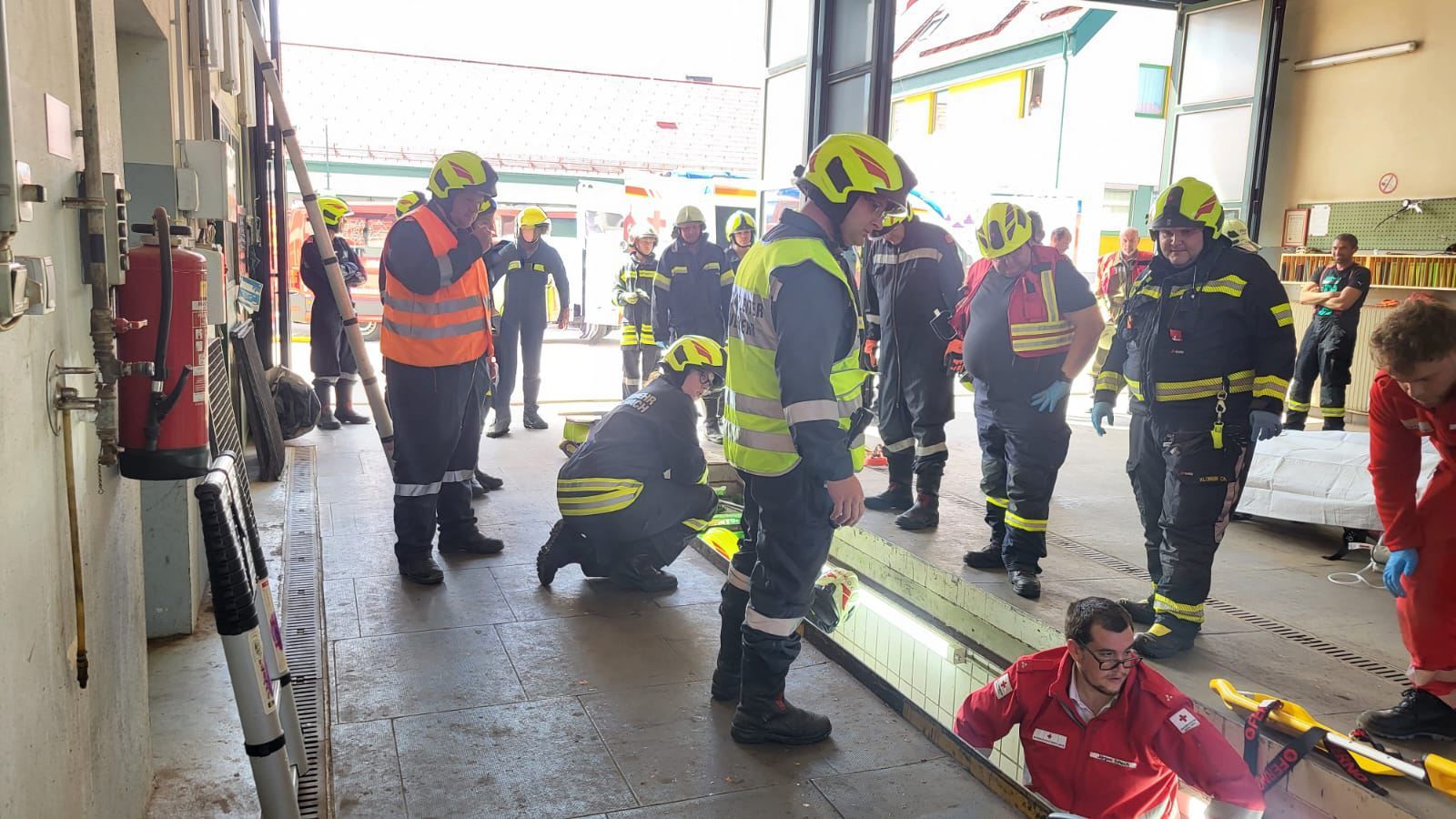 Der Arbeiter musste aus der Grube gerettet werden.