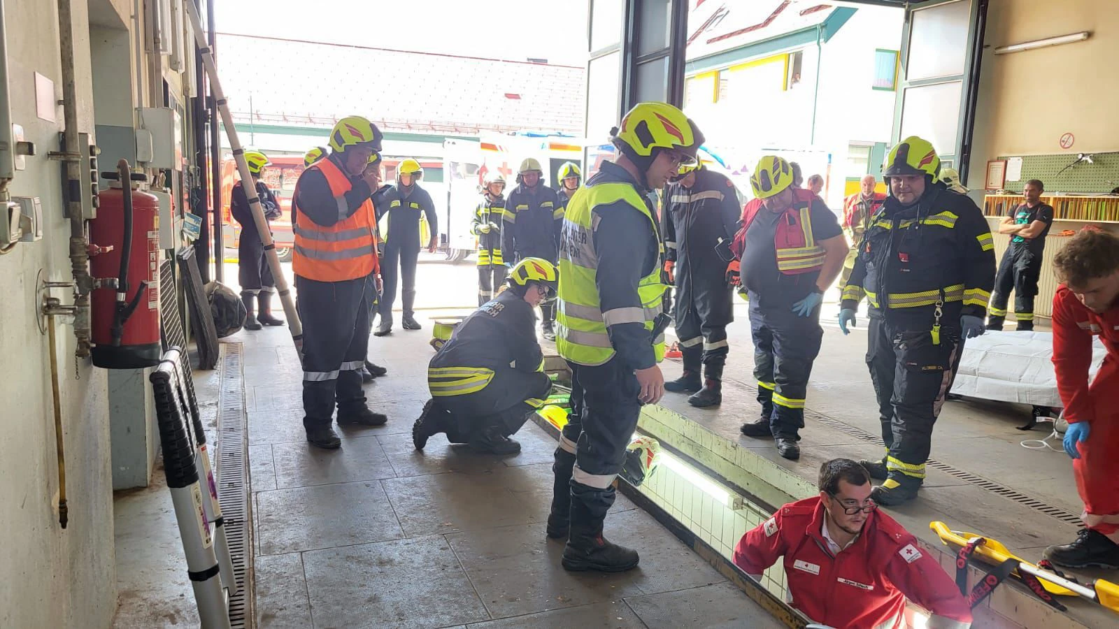 Der Arbeiter musste aus der Grube gerettet werden.