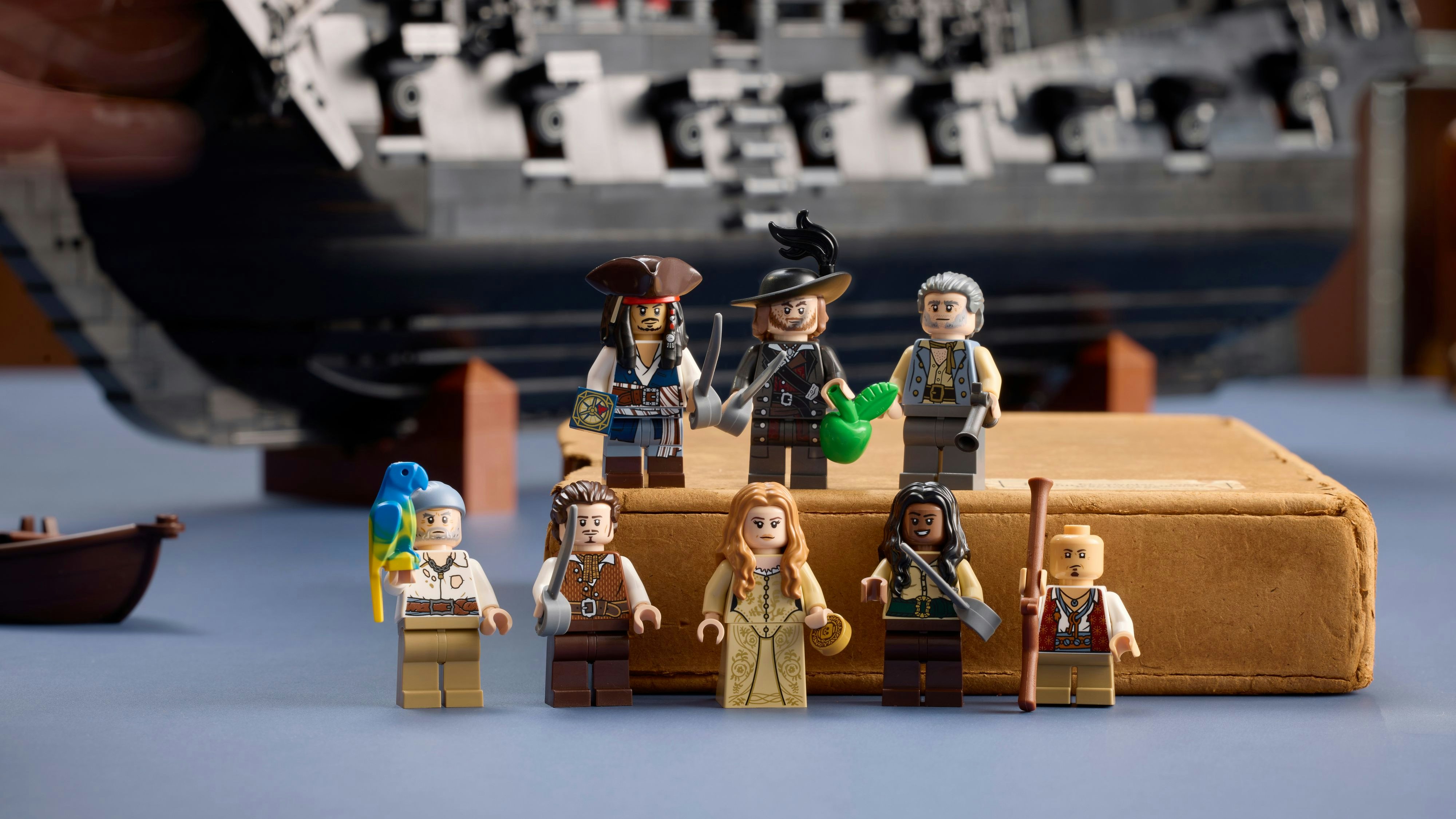 Jede Figur ist detailgetreu gestaltet, von Jack Sparrows markantem Hut bis hin zu Barbossas imposanter Erscheinung.