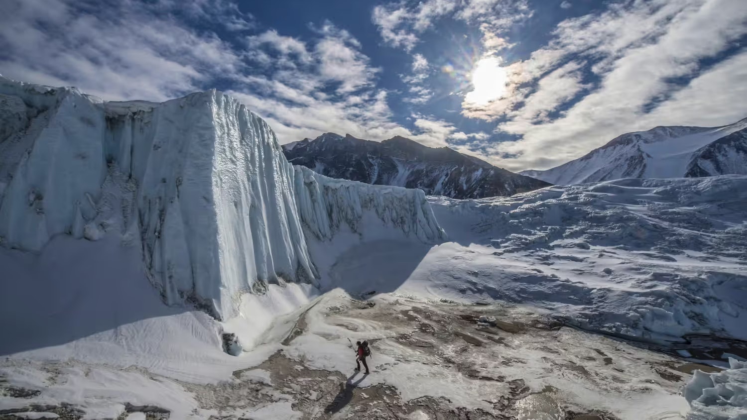 Wissenschaftler und Wissenschaftlerinnen forschen am Taylor-Gletscher.