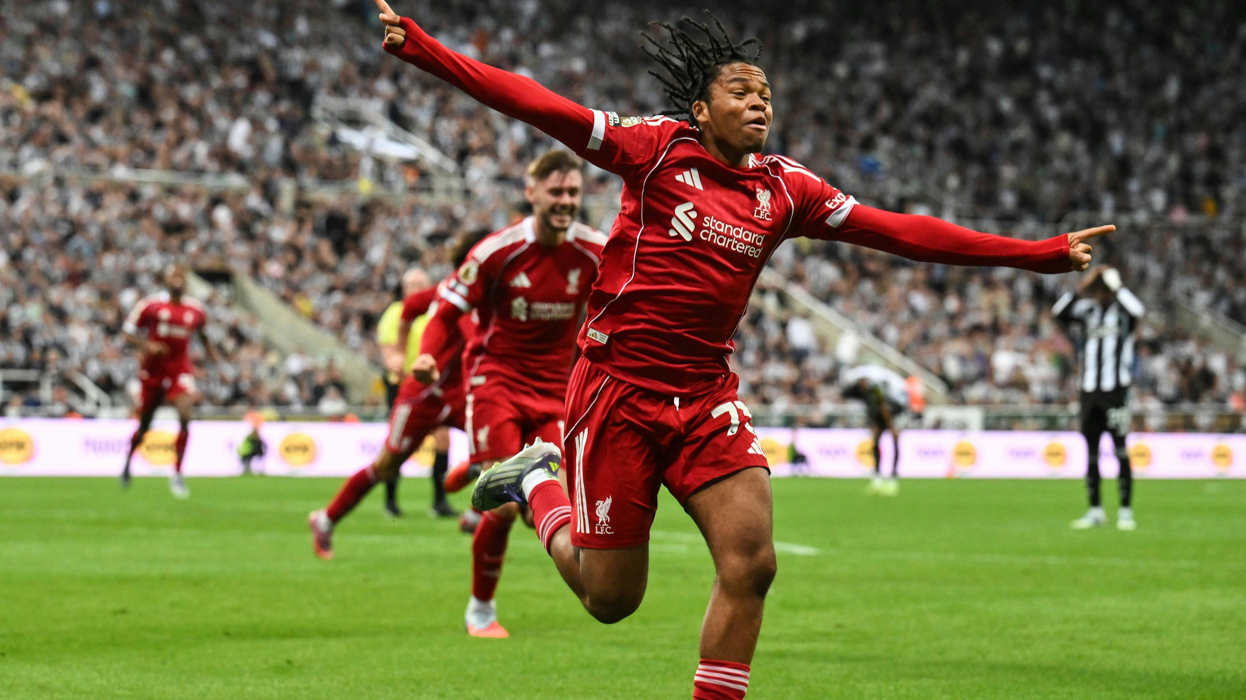 Rio Ngumoha traf bei seinem Premier-League-Debüt vier Minuten nach seiner Einwechslung. 