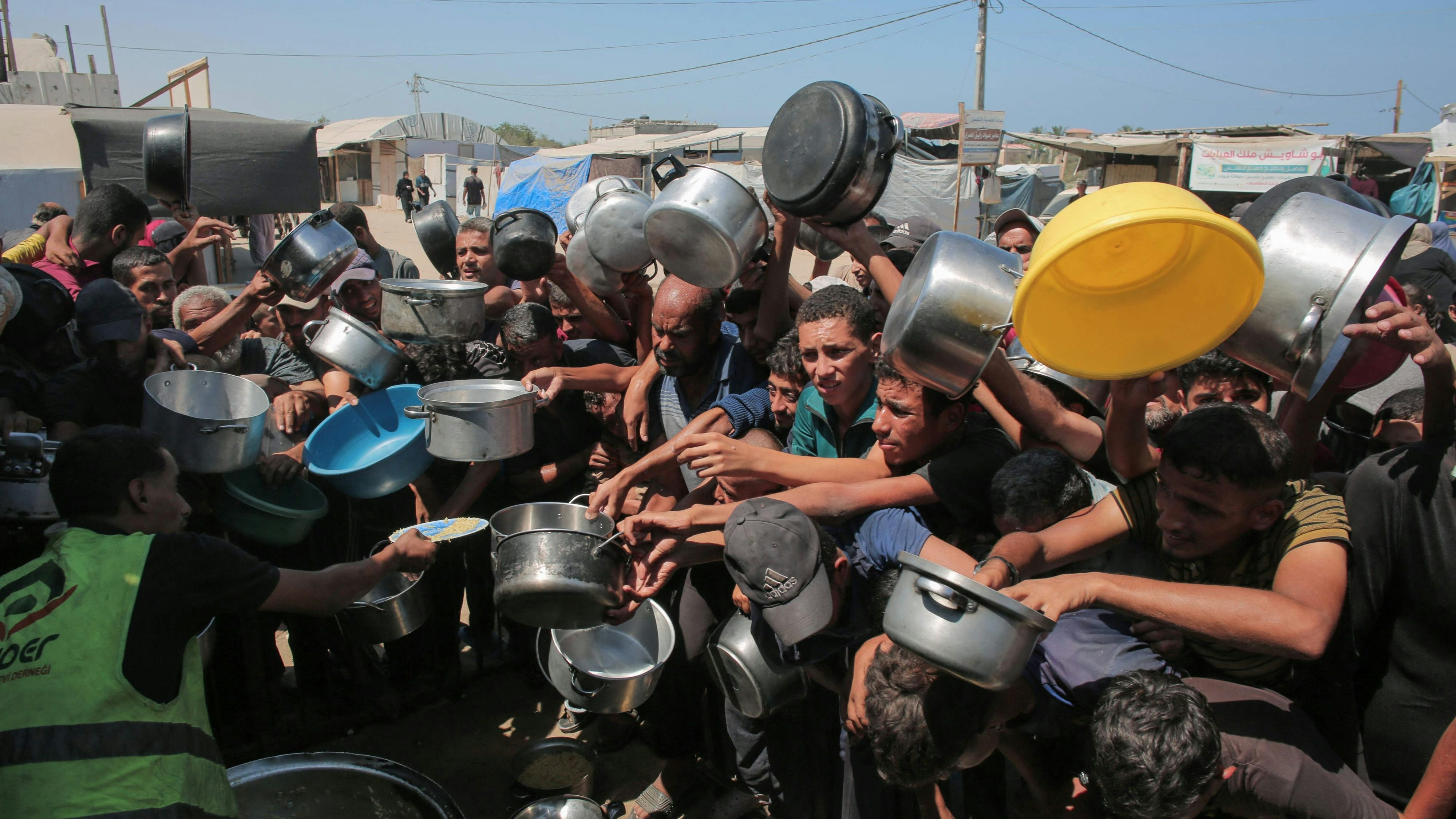 Bereits vor dem Krieg, der nach dem Hamas-Angriff auf Israel am 7. Oktober ausbrach, war rund die Hälfte der Bevölkerung auf Lebensmittelhilfen der Vereinten Nationen angewiesen.