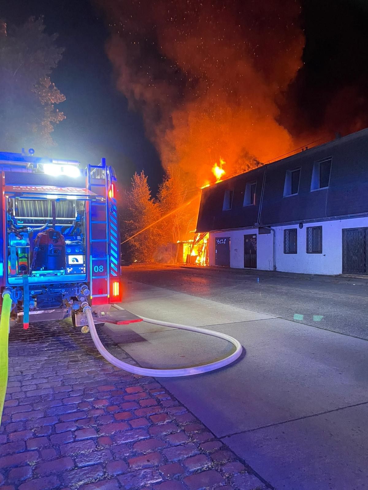 Am Dienstagabend musste die Berufsfeuerwehr Wien einen Brand in der Donaustadt löschen.