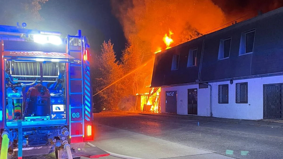 Am Dienstagabend musste die Berufsfeuerwehr Wien einen Brand in der Donaustadt löschen.