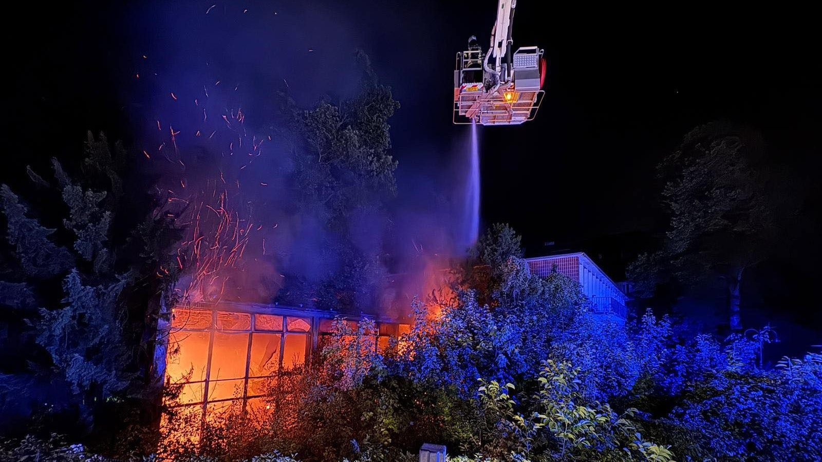 Heute.at - Nach Flammenmeer: Gebäude ist zum Abriss bereit