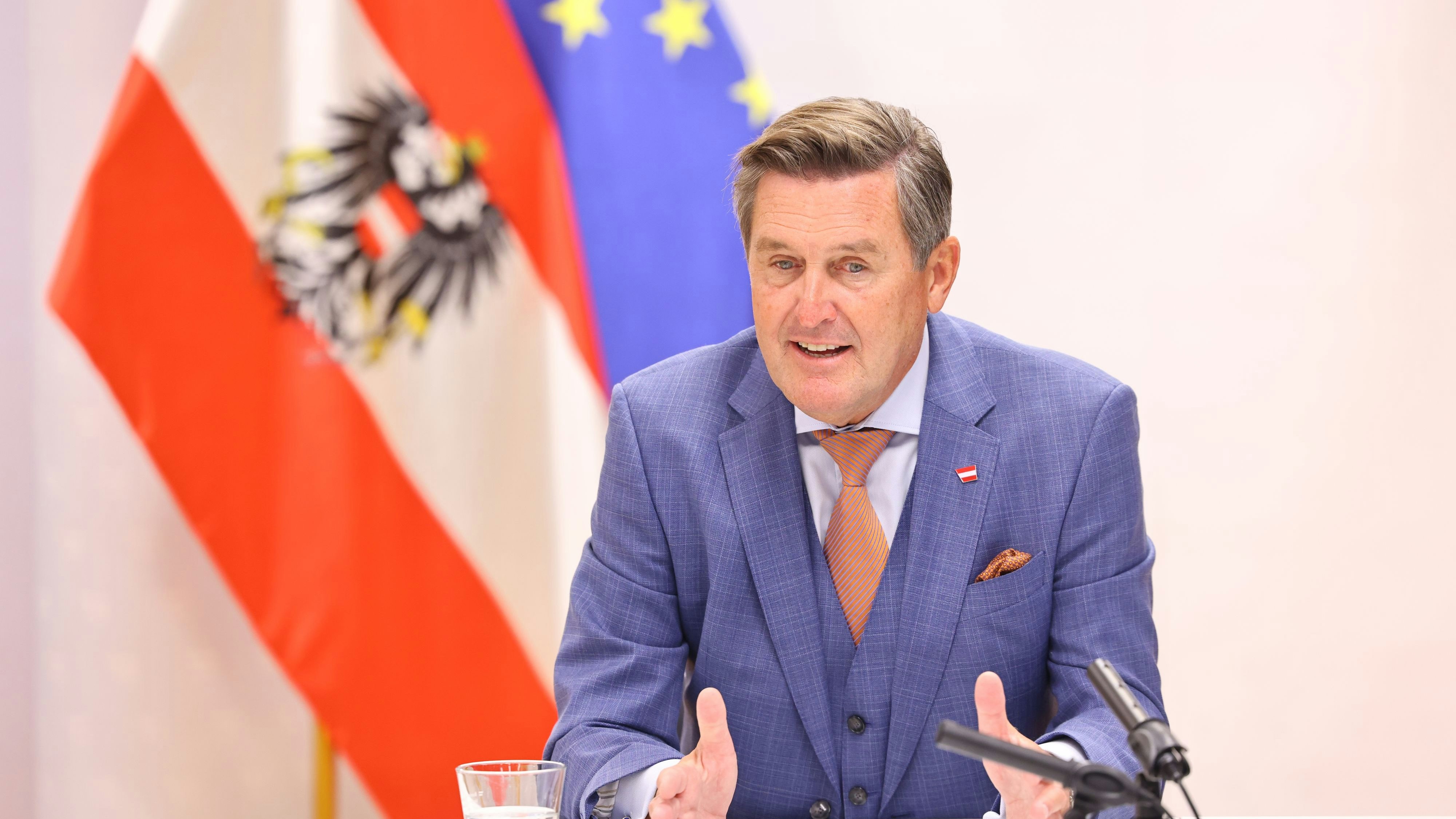 Mobilitätsminister Peter Hanke (SPÖ) spricht sich gegen eine Erhöhung von vier Prozent aus.