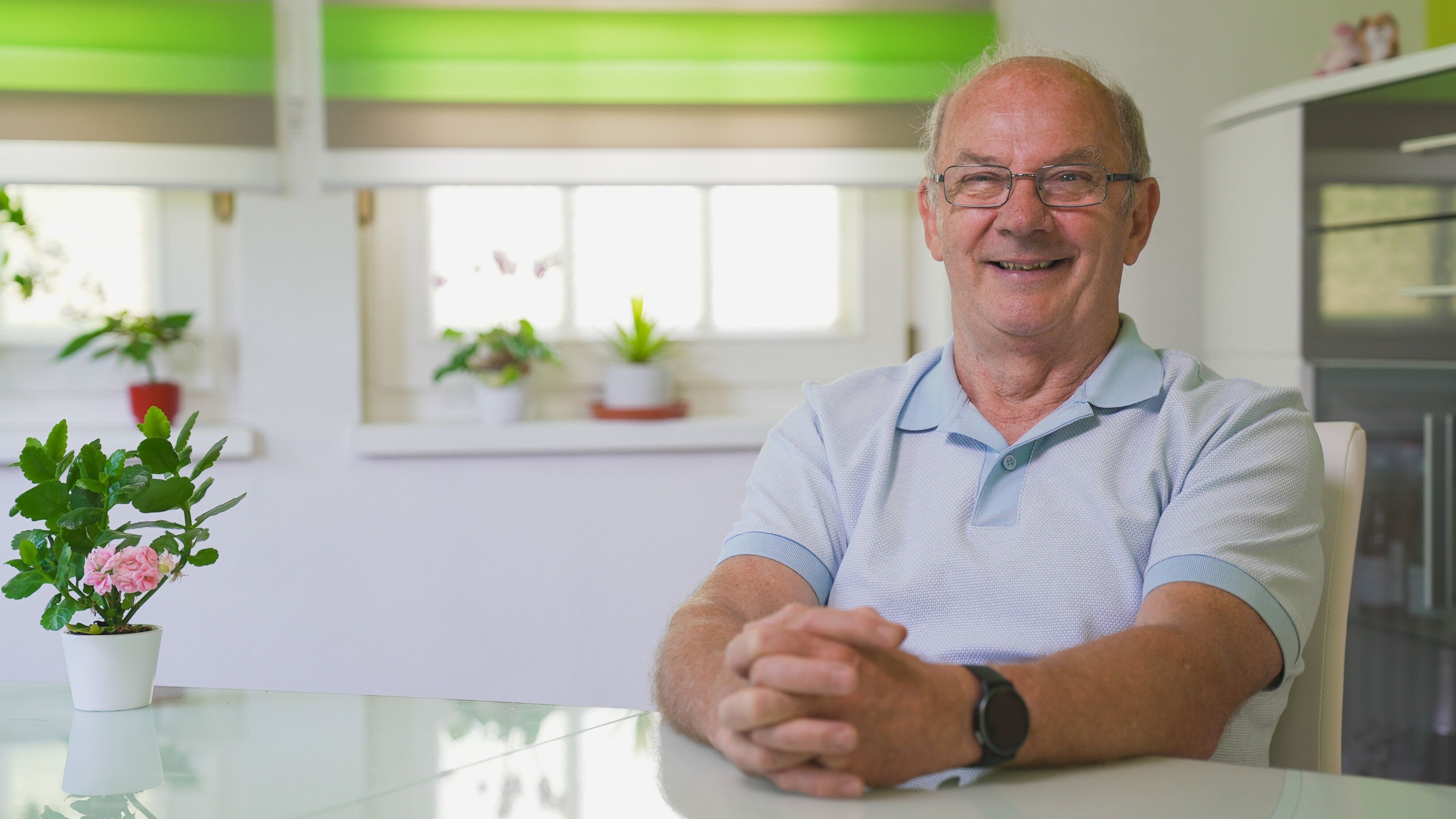 Hans, 71, Versicherungsangestellter i.R. aus Niederösterreich sucht eine Frau mit einer 'Sissi'-haften Ausstrahlung.