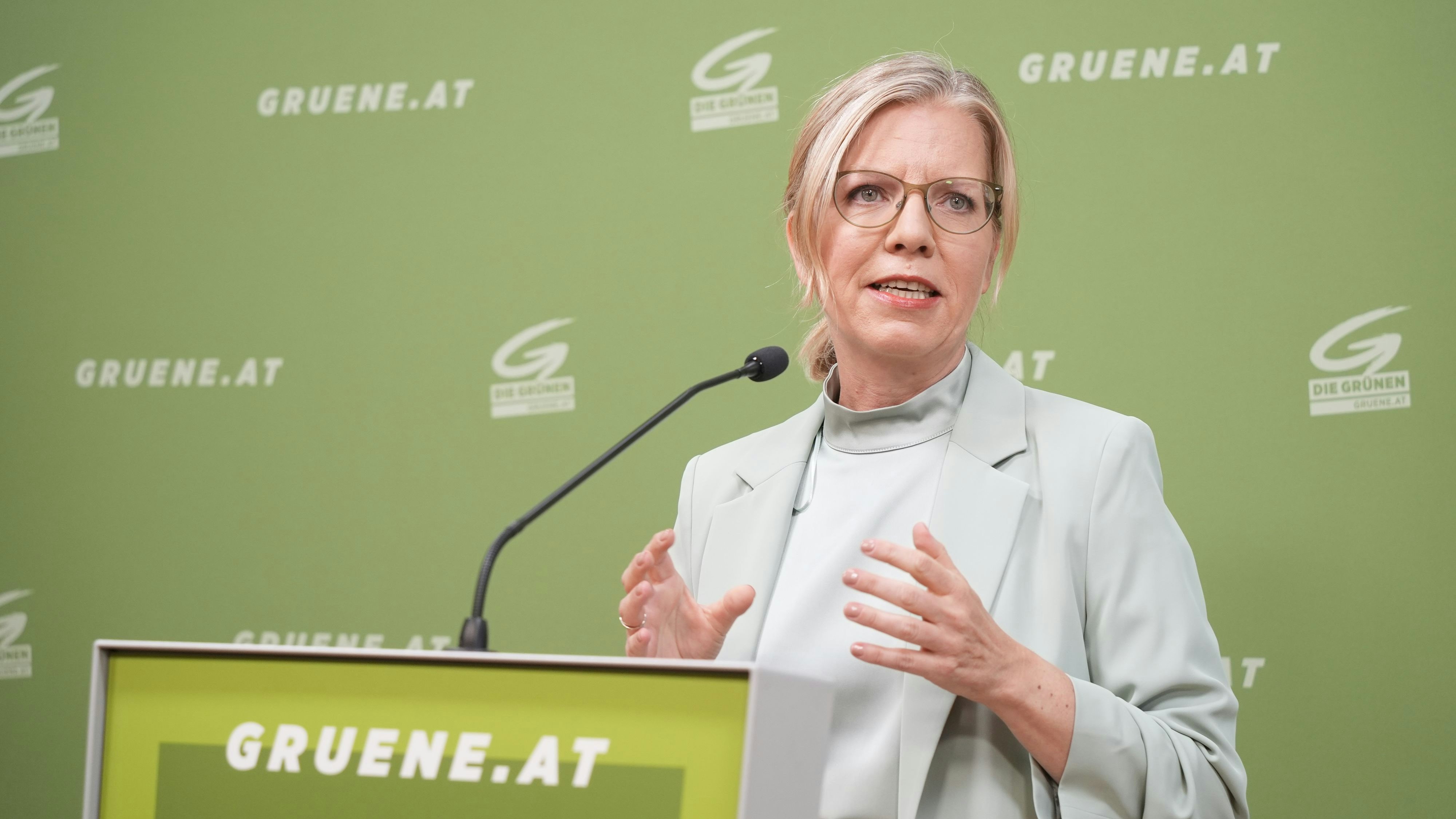 Grünen-Chefin Leonore Gewessler fordert die Einberufung einer dringlichen Sitzung des Nationaen Sicherheitsrats.