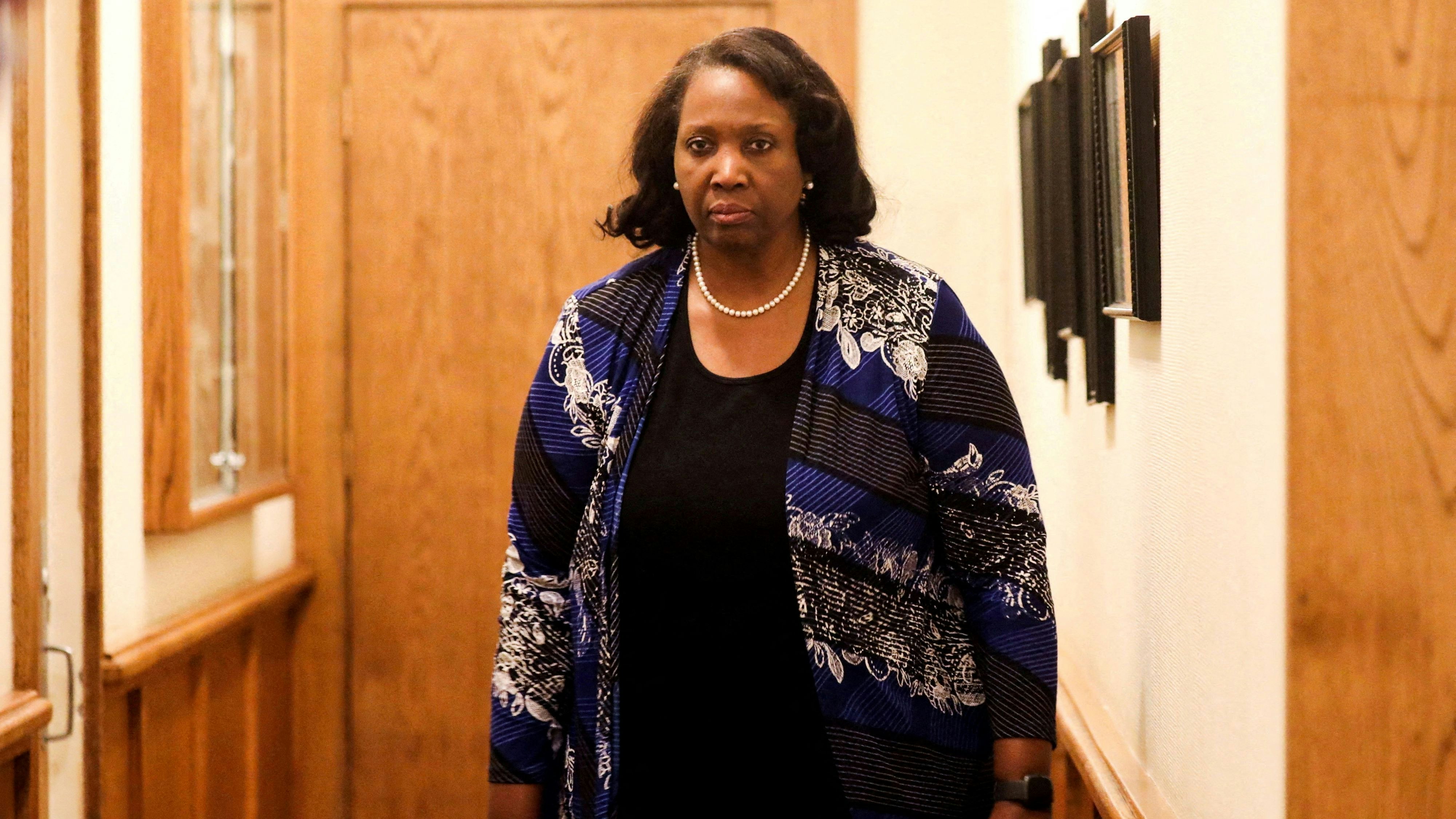 Heute.at - Fed-Gouverneurin Cook klagt gegen Trumps Entlassung