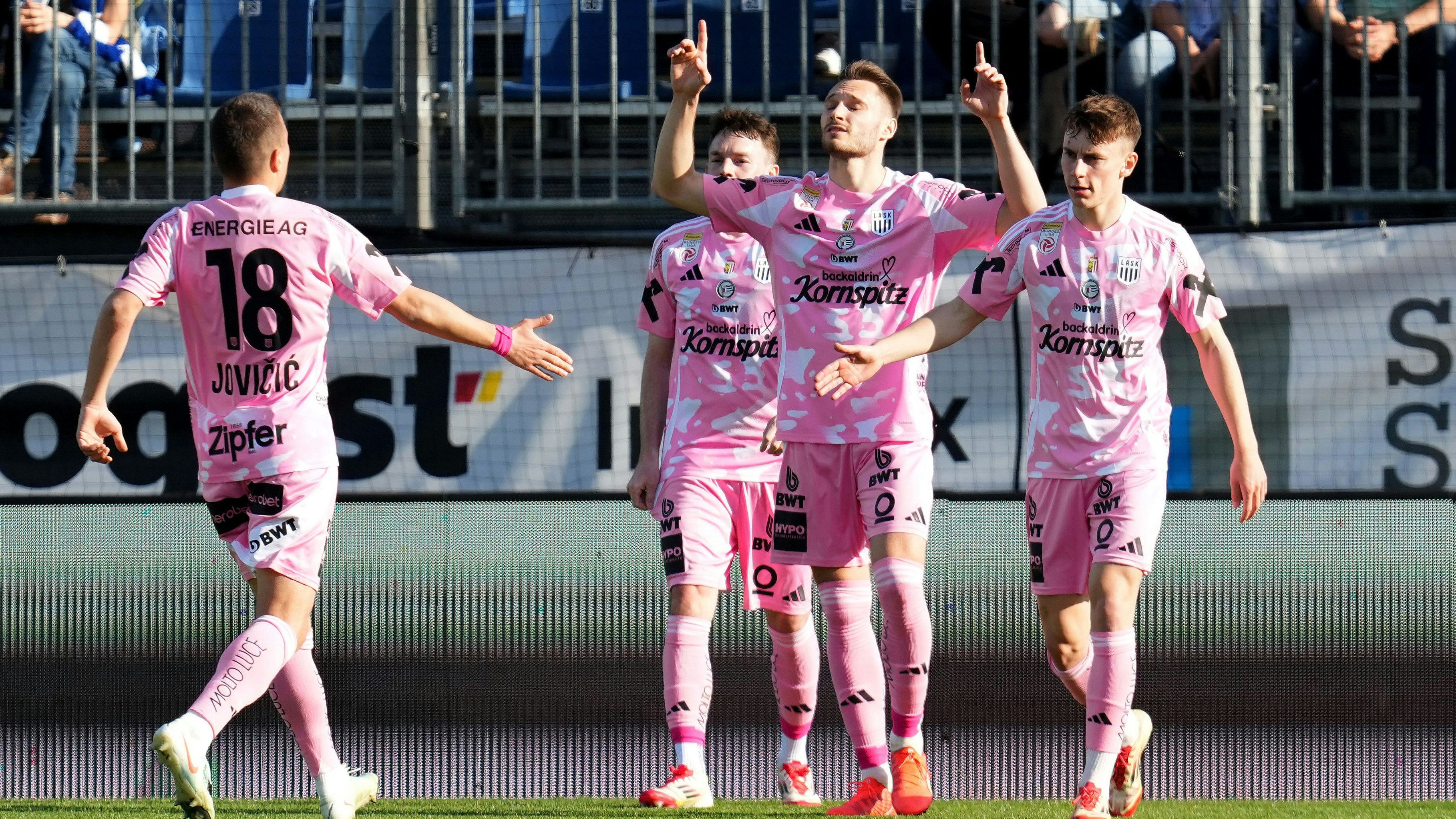 Heute.at - LASK ändert nach Fanprotest die Trikot-Farbe