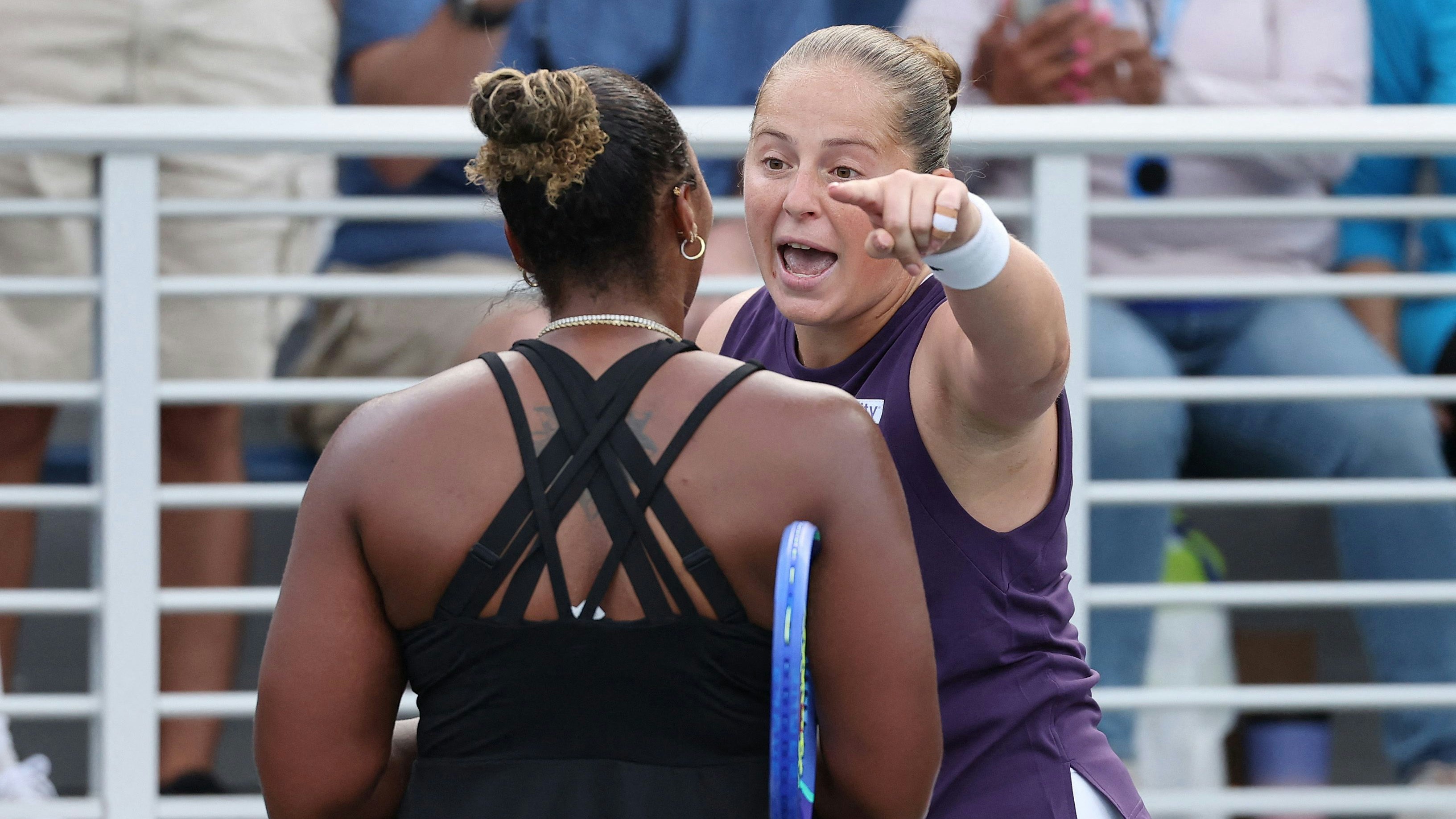 Die Lettin Jelena Ostapenko legte sich nach ihrem Zweitrunden-Aus bei den US Open mit Taylor Townsend aus den USA an. 