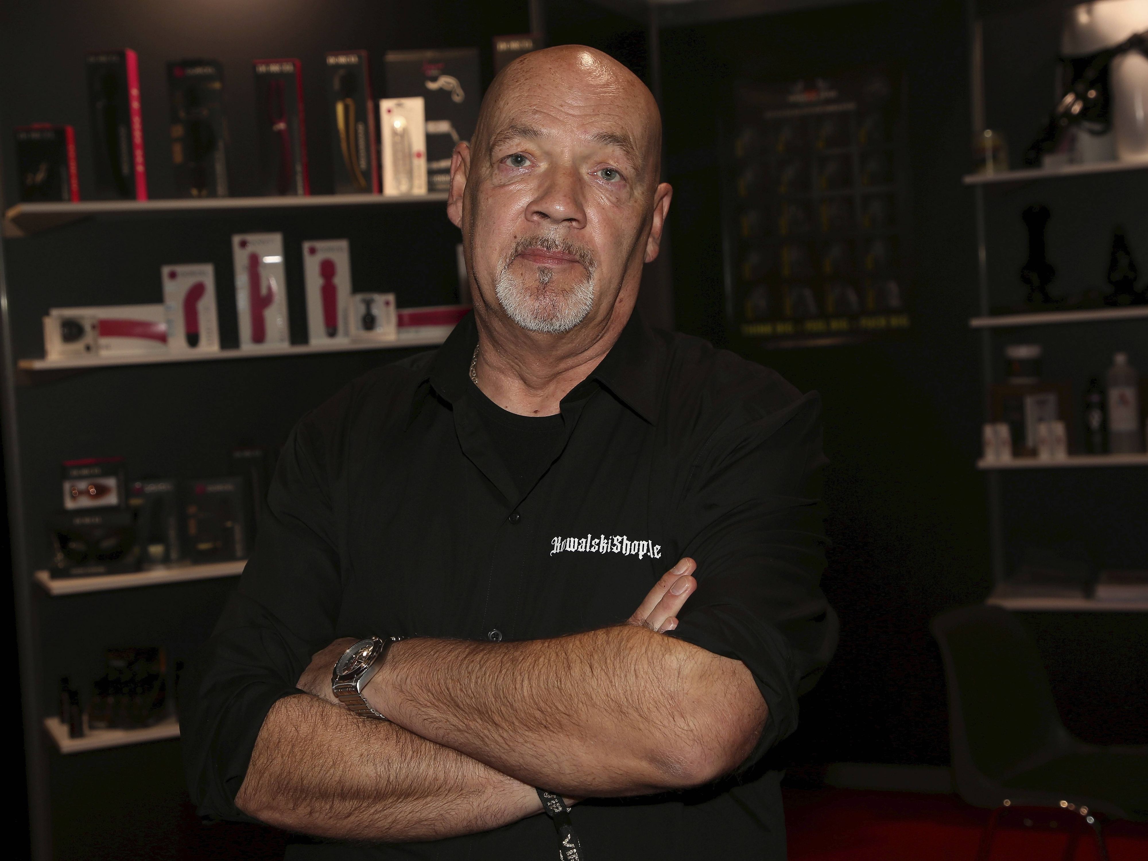 Porno-Legende Egon Kowalski spricht Klartext.