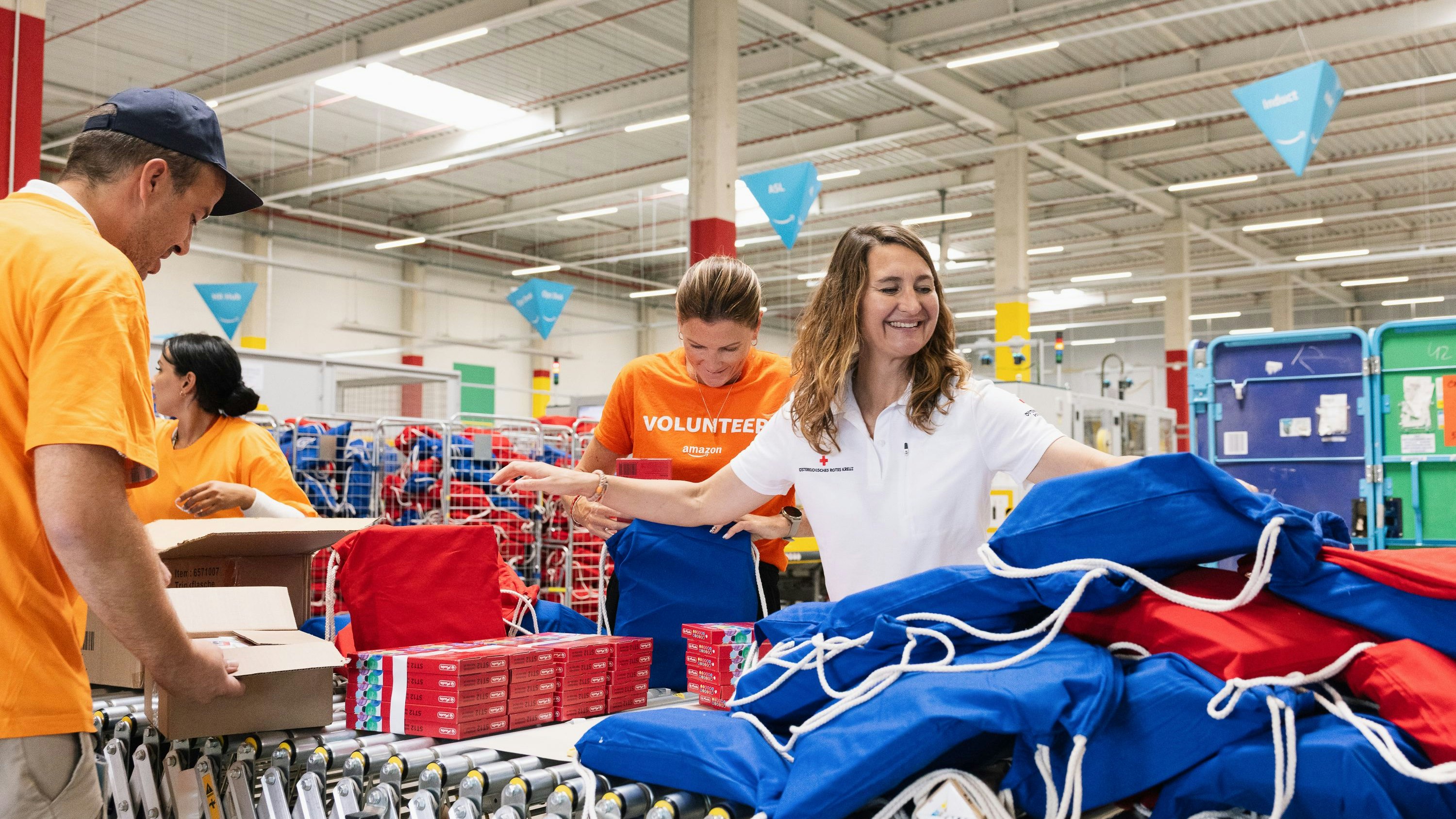 Heute.at - Schulstart – Amazon und Rotes Kreuz helfen 1.200 Kids