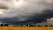 "Kräftige Gewitter" – Kaltfront ändert Wetter komplett