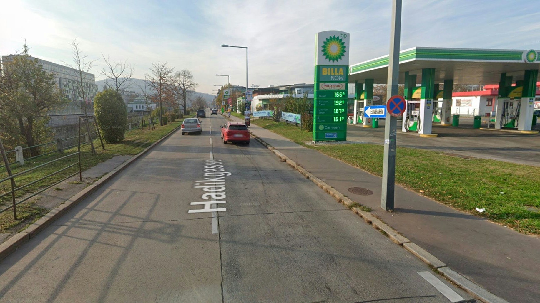 Heute.at - Rapid-Fans aufgepasst! Fahrspur nach Rohrbruch gesperrt