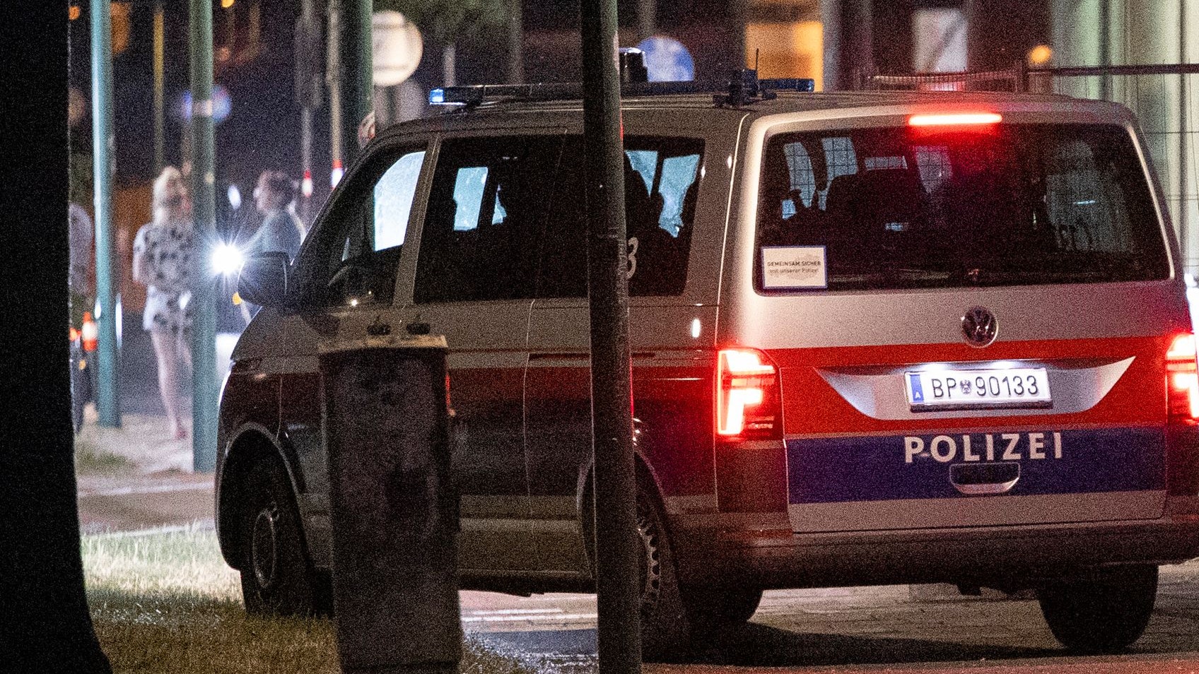 Heute.at - Vater und Bruder foltern neuen Freund von Mädchen (15)