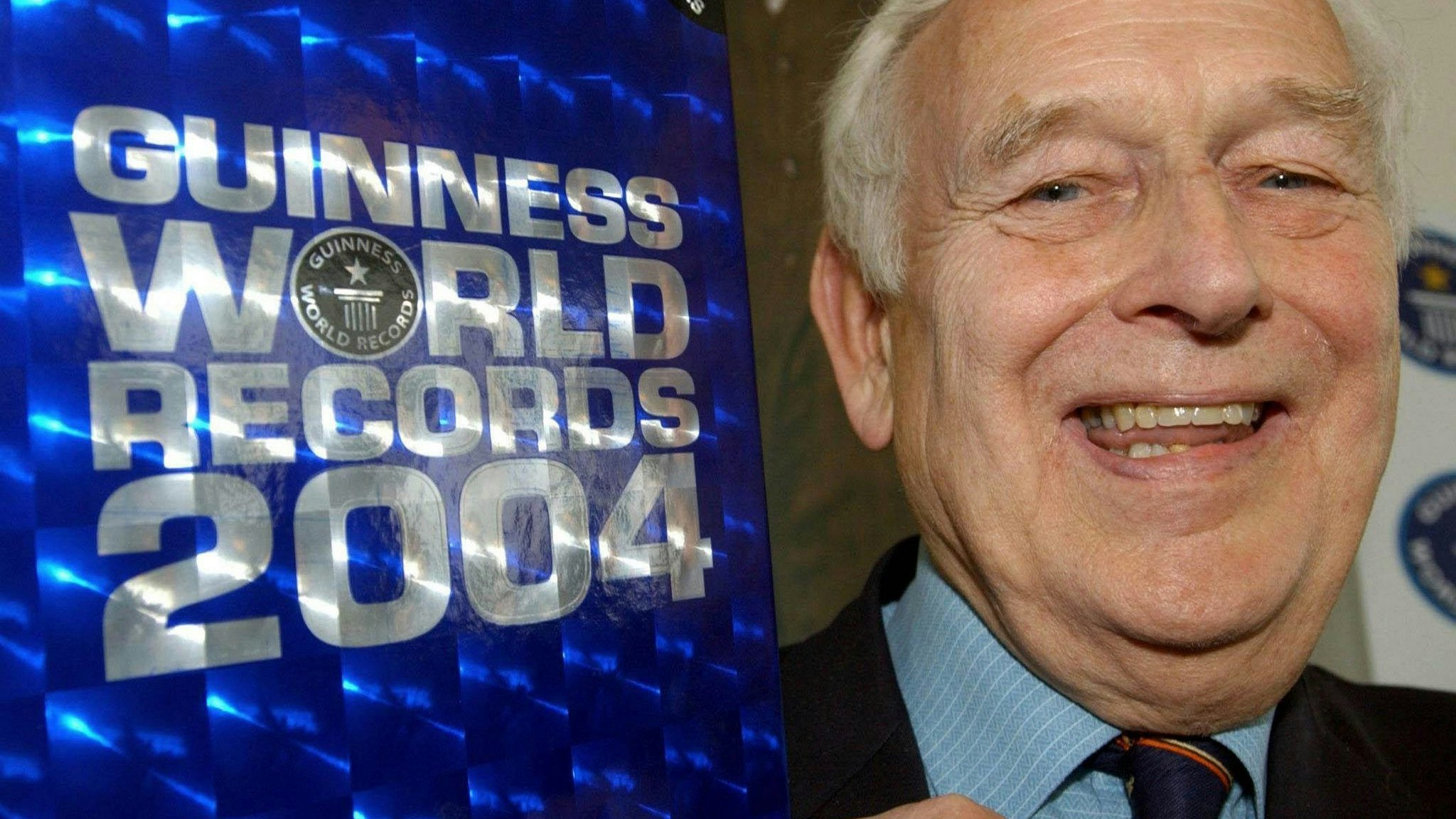 Für den Inhalt verantworlich waren die Zwillingsbrüder <strong>Ross</strong> und <strong>Norris McWhirter</strong> (Bild), die sich zuvor einen Fakten- und Zahlenservice für verschiedene Zeitungen betrieben hatten.