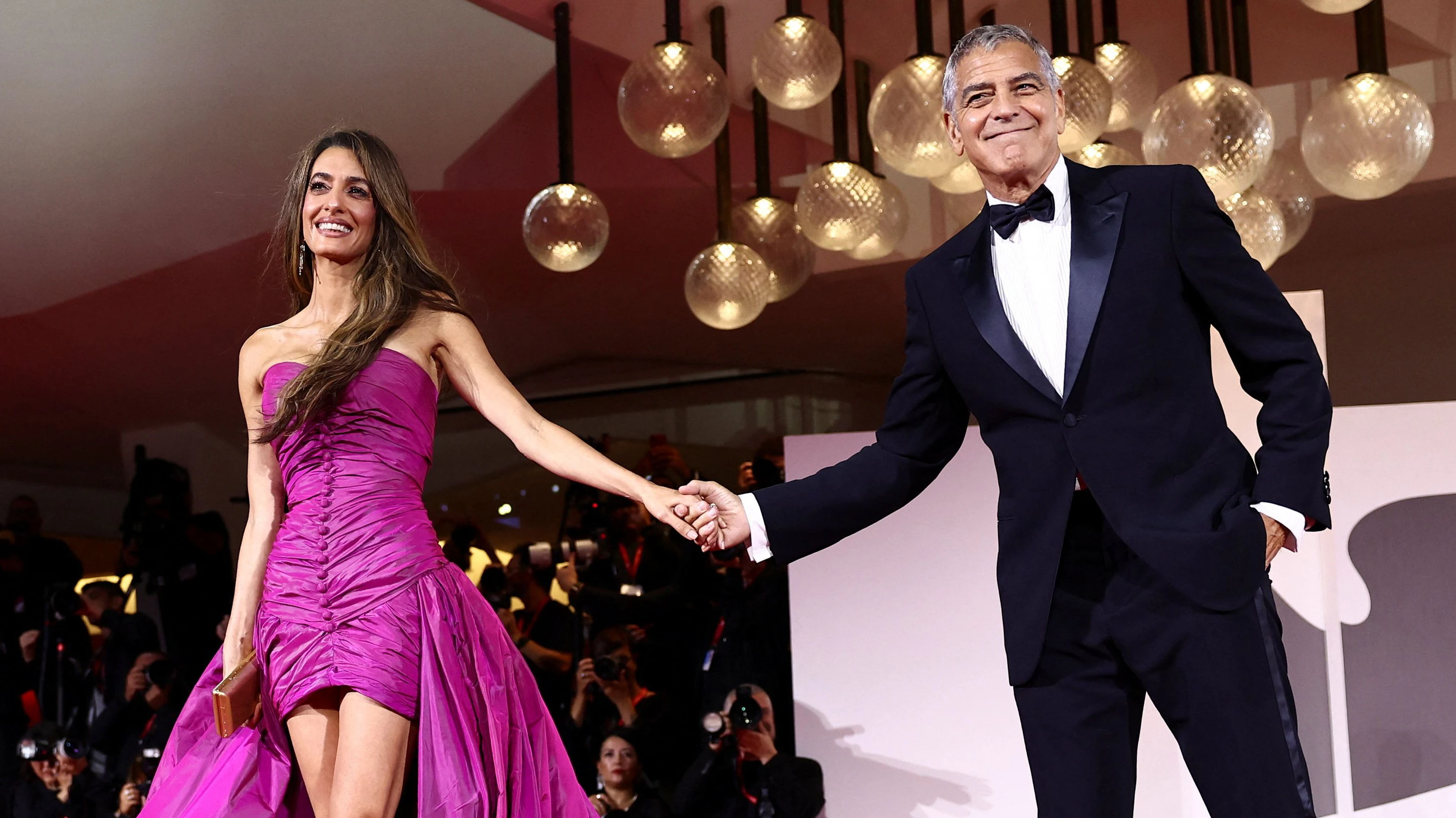 Am Roten Teppich war er dann doch: George Clooney mit Ehefrau Amal Clooney.