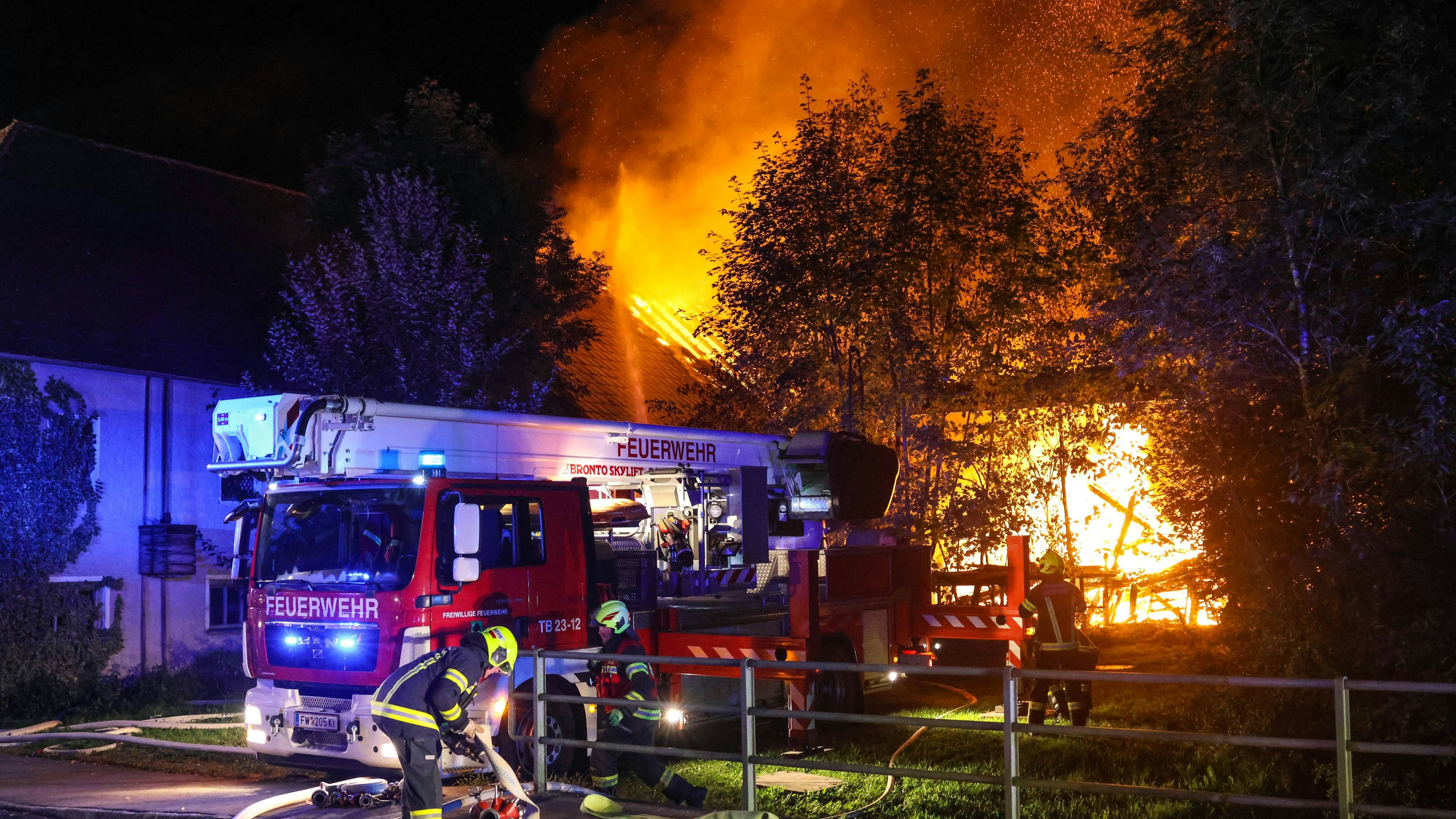 Heute.at - Alarmstufe 2 ausgelöst! Großeinsatz mitten in der Nacht